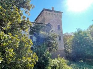 castello-di-sangiulietto-in-vendita-prezzo-300x225.jpg