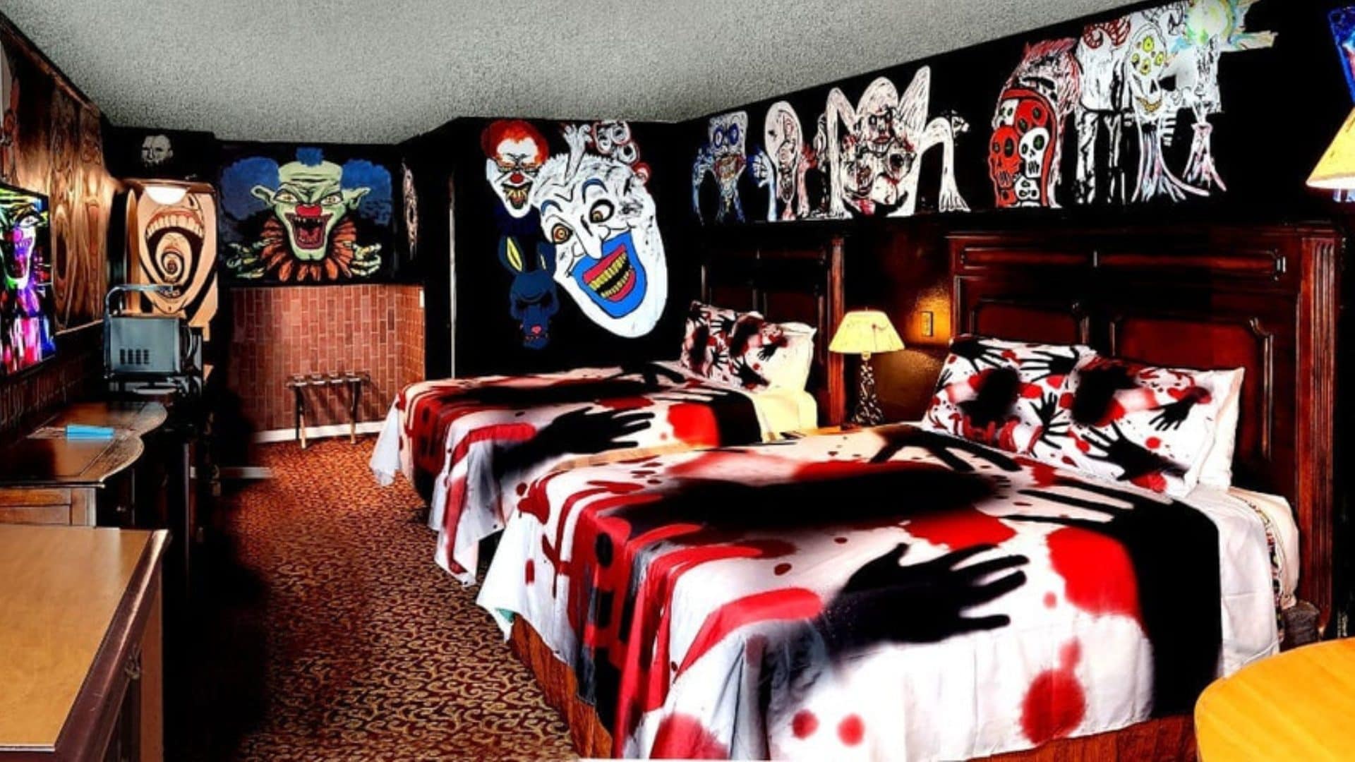 Il motel più spaventoso al mondo si trova in America e ospita una collezione di 7mila clown