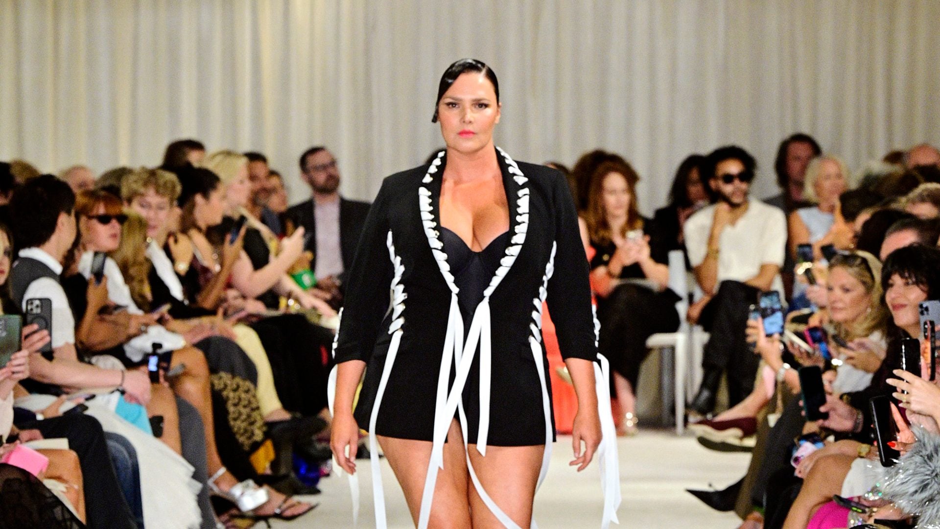 Le curvy sono passate di moda: alle sfilate non c'è posto per le plus size in passerella