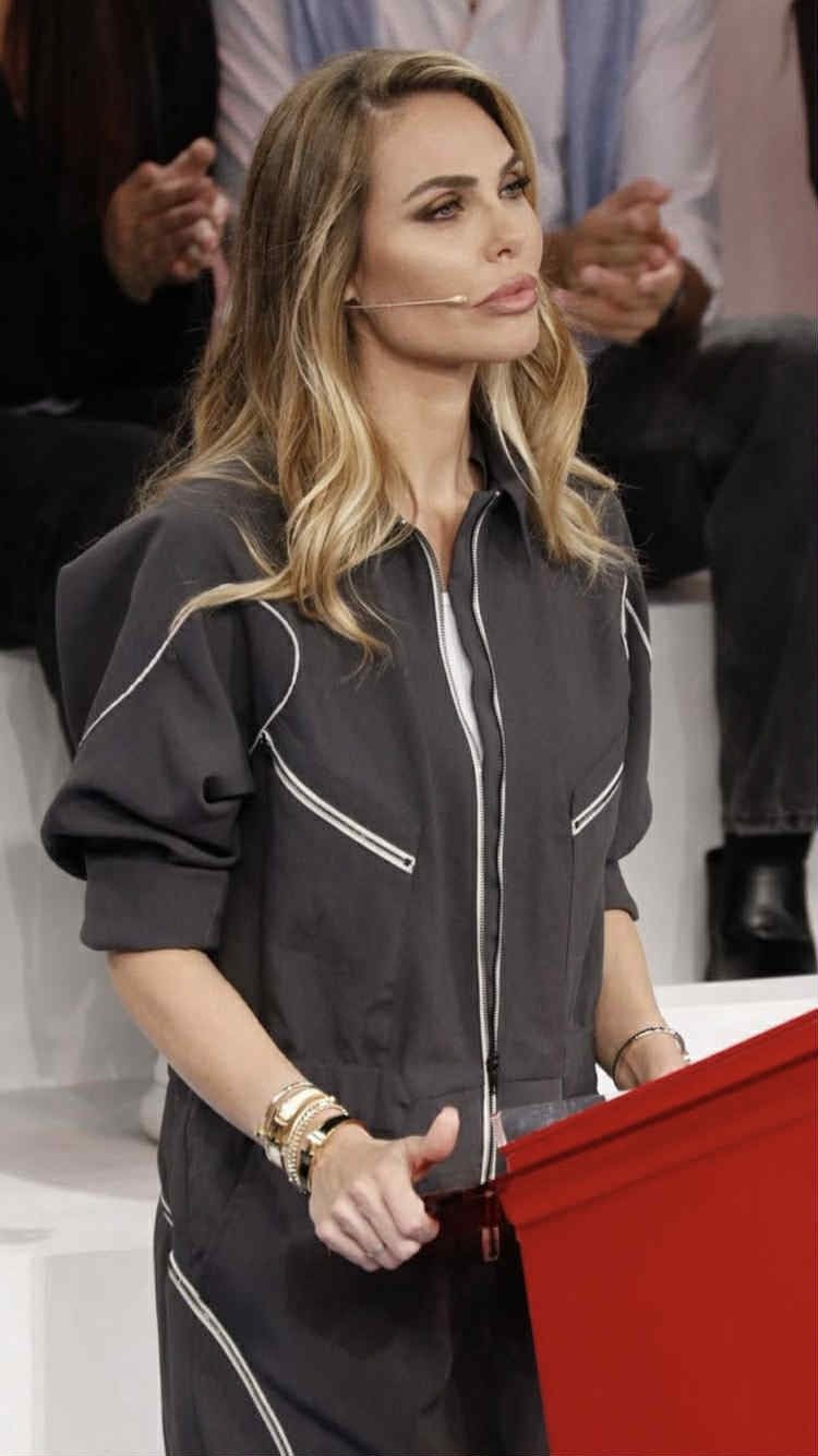 Ilary Blasi con la tuta "da lavoro"