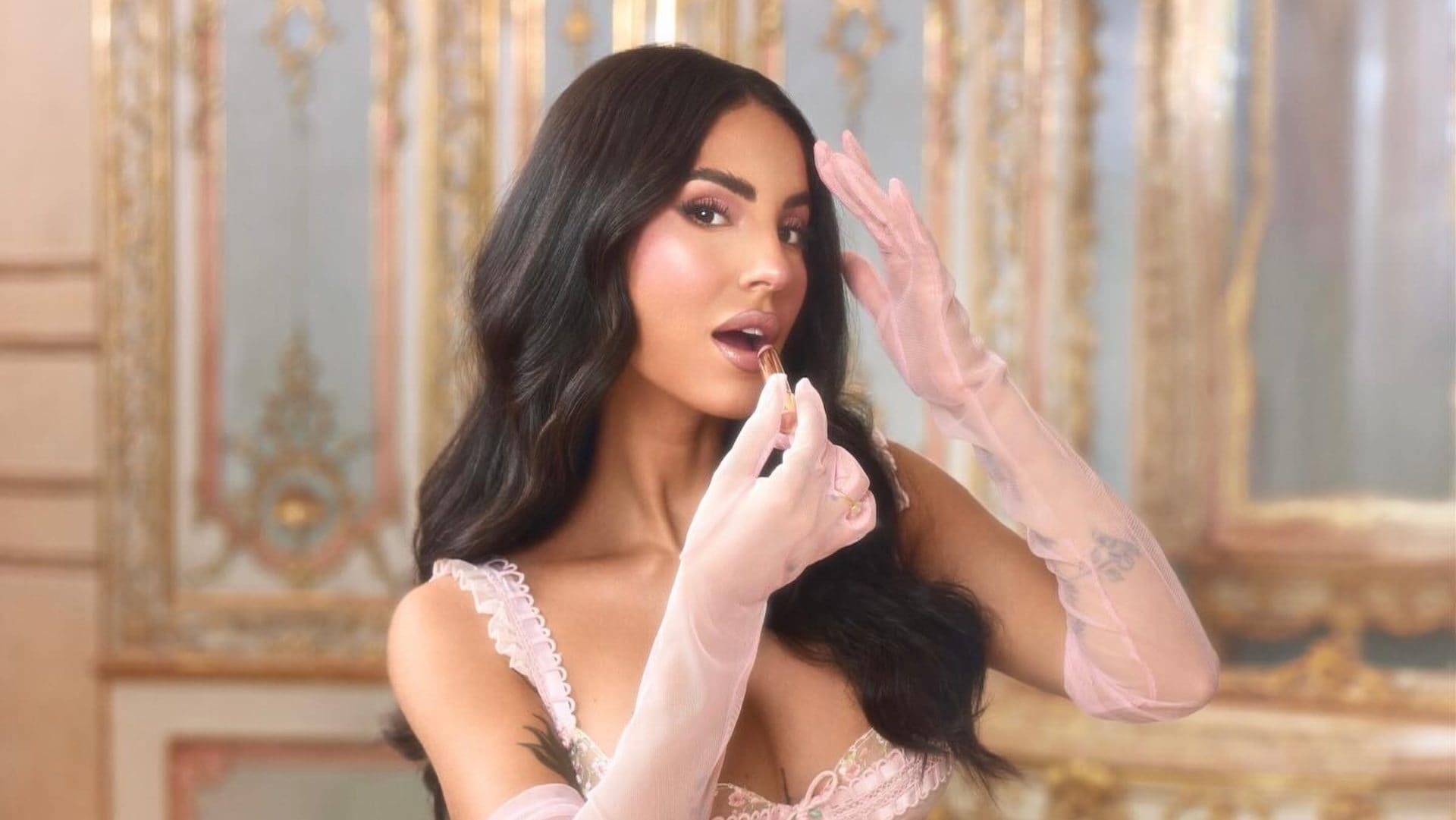 Giulia De Lellis sui social dopo la nascita di Priscilla: "Ho partorito la gemella del mio fidanzato"