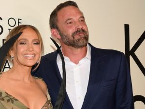 jennifer-lopez-cosa-ha-indossato-ritorno-red-carpet-ben-affleck-300x225.jpg