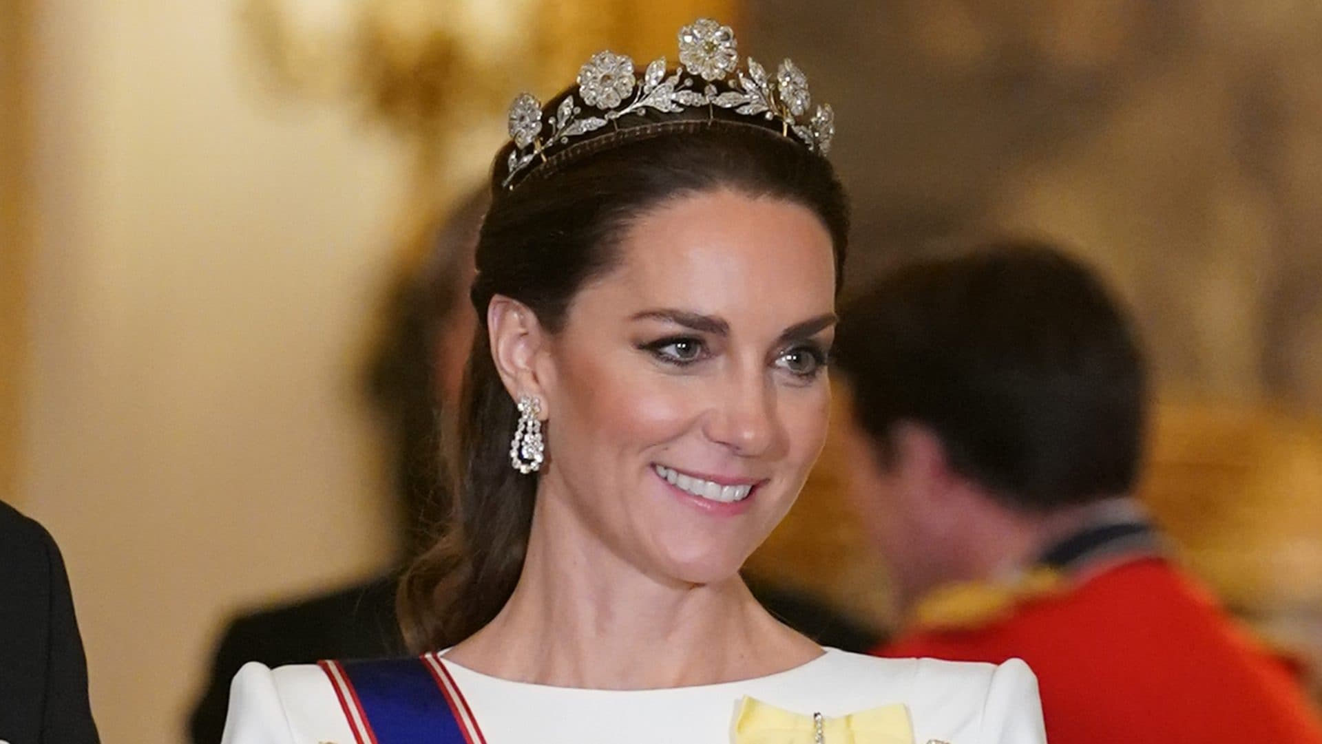 La storia della tiara che Kate Middleton ha indossato per la prima volta dopo 90 anni