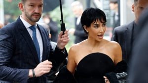 La drastica trasformazione di Kim Kardashian: stupisce col pixie cut