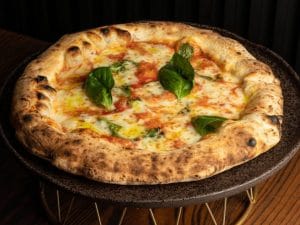 masanielli-francesco-martucci-pizzaiolo-premio-pizza-award-300x225.jpg