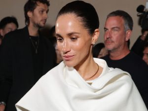 Meghan Markle si è autoinvitata alla sfilata di Balenciaga, Pierpaolo Piccioli: &#8220;È stata una sorpresa&#8221;