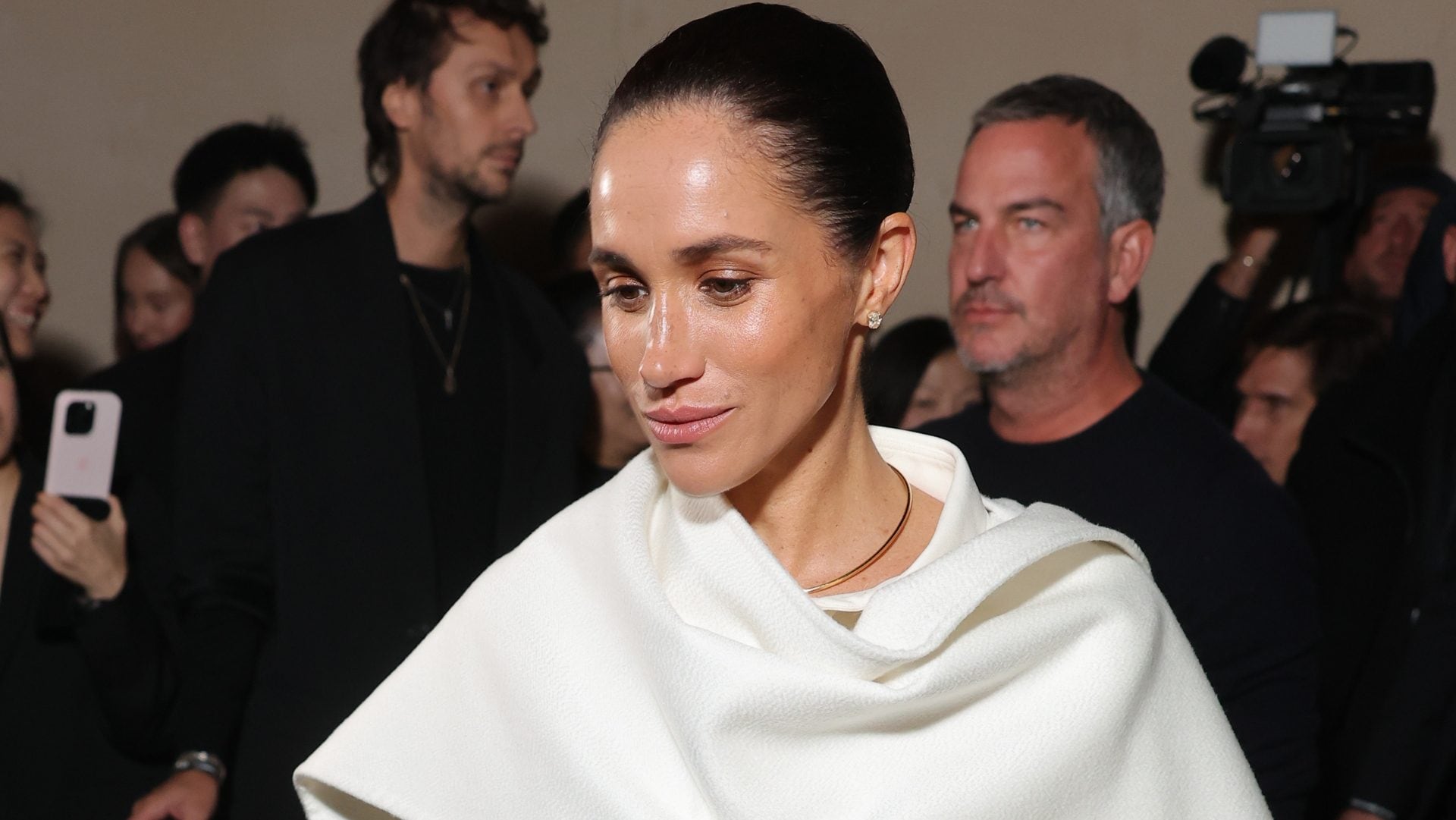 Meghan Markle si è autoinvitata alla sfilata di Balenciaga, Pierpaolo Piccioli: "È stata una sorpresa"