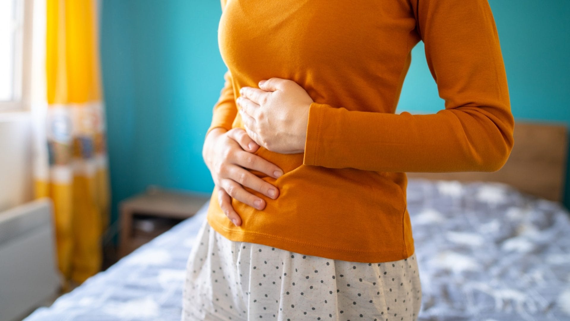 Perché in autunno gonfiore e acidità di stomaco aumentano, l'esperto: "Cambio temperature e luce influiscono"