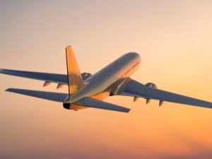 Dagli atterraggi in acqua agli incendi a bordo: le paure più comuni in volo sfatate dal pilota