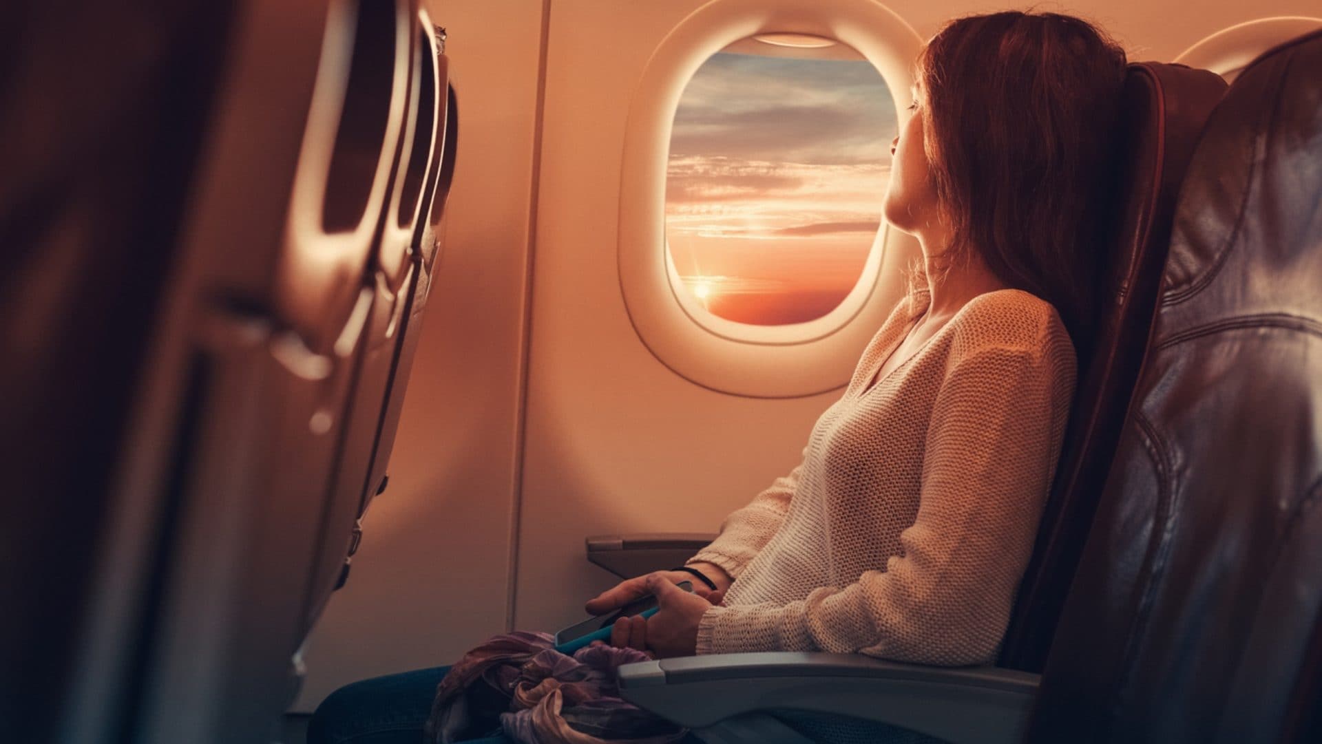 In aereo è possibile tenere il posto accanto libero: quali sono le compagnie che lo permettono