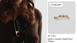 Perché tutti parlano della spilla di Prada che costa 600 euro