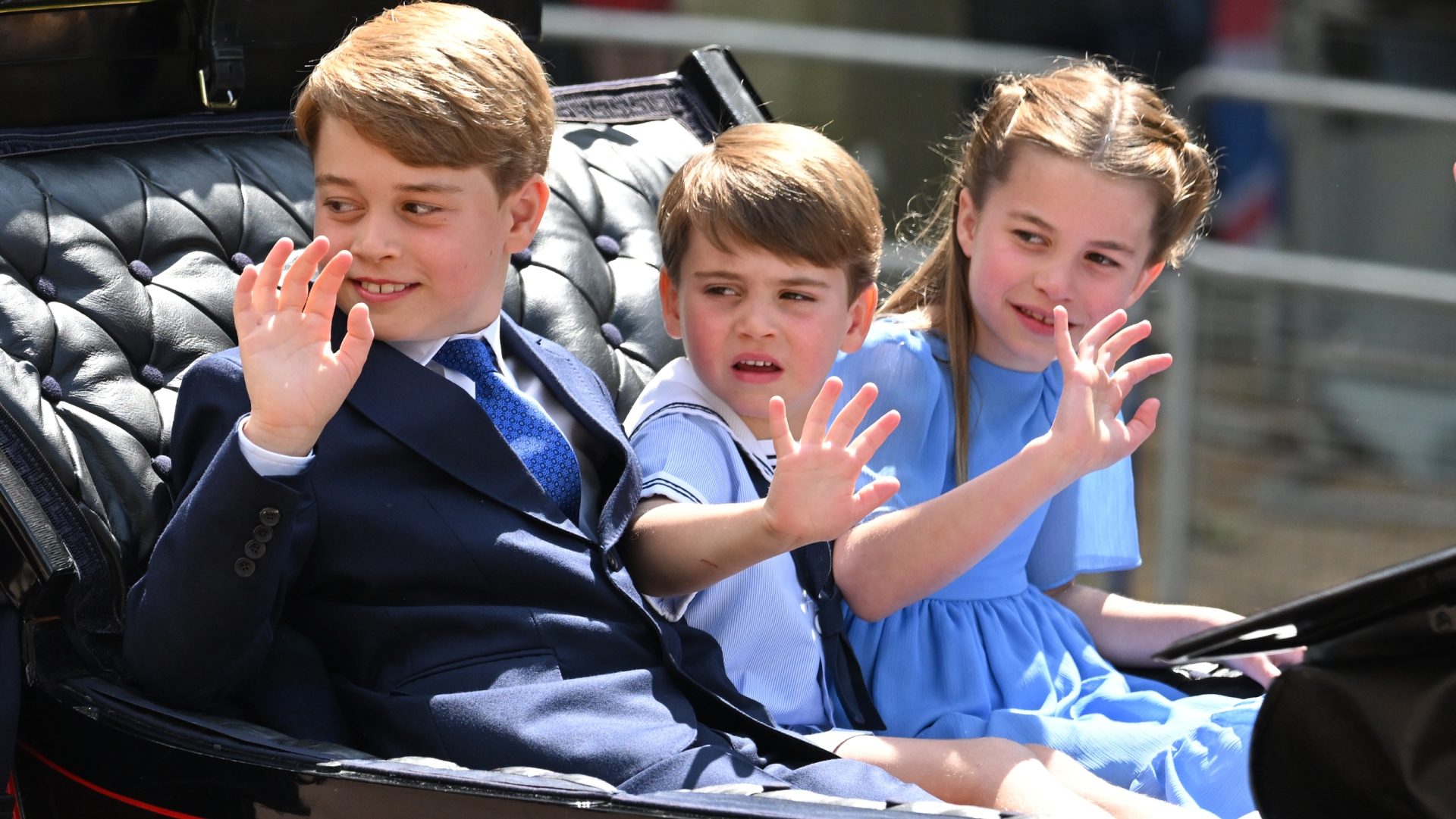 Il Royal tour di George, Charlotte e Louis: accompagneranno per la prima volta all'estero Kate e William