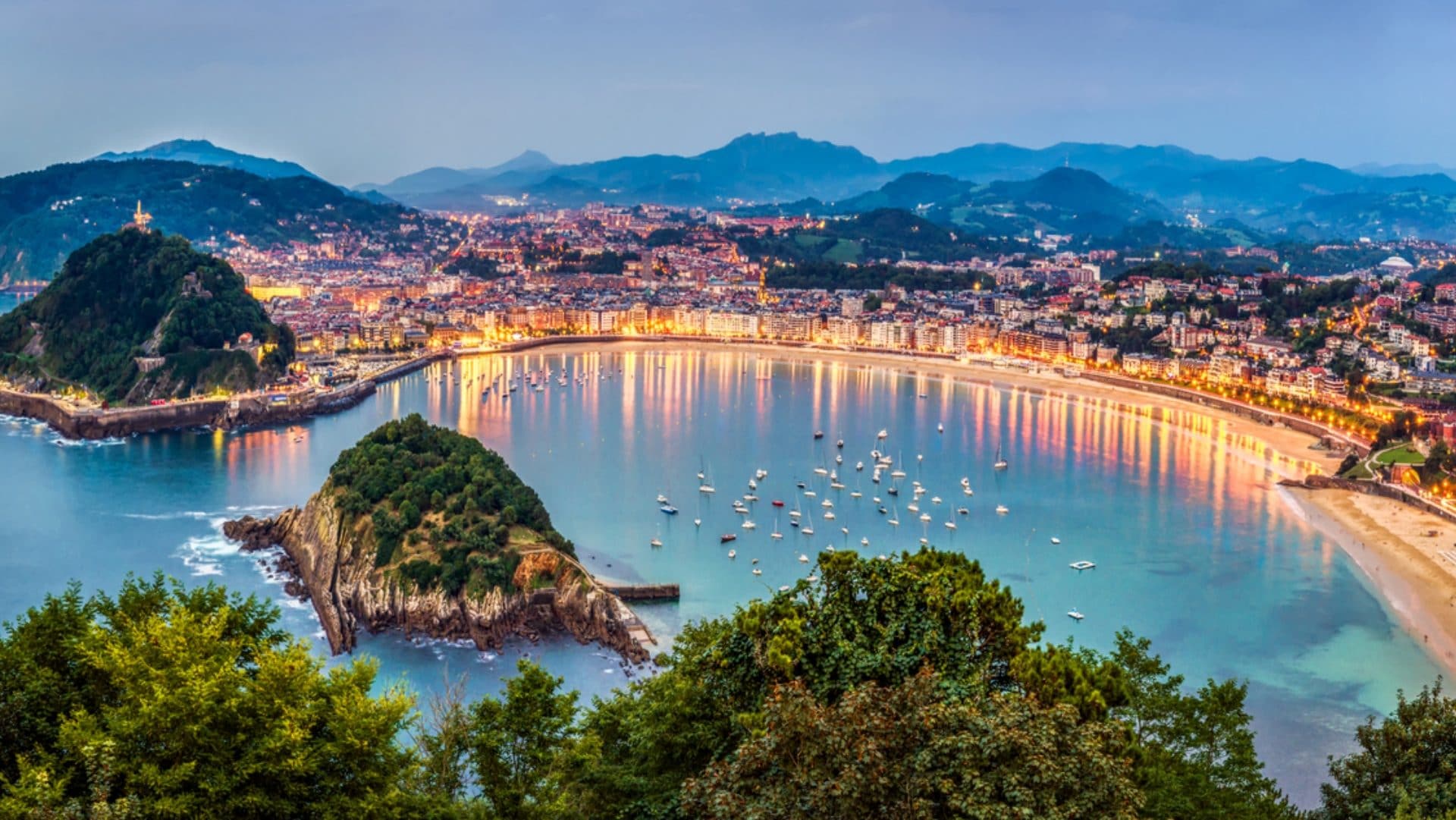 Niente musica e sigarette in spiaggia: i nuovi divieti imposti ai turisti in una città della Spagna