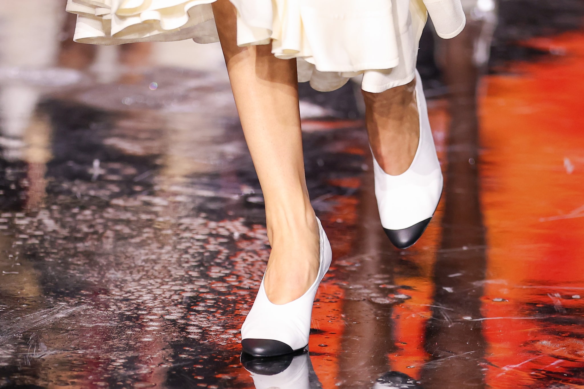 Le scarpe bicolor sulla passerella Spring/Summer 2026 di Chanel