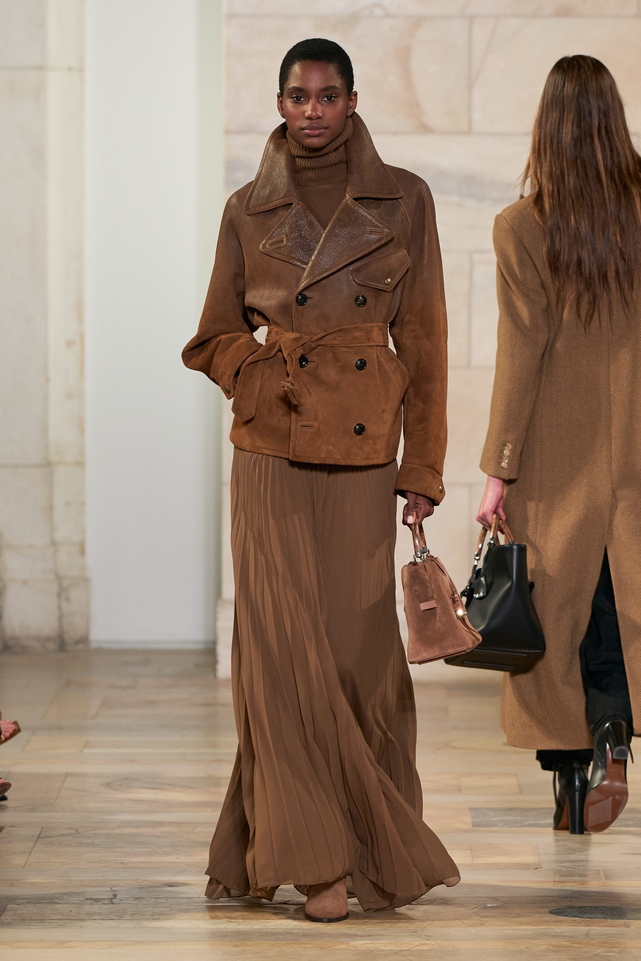 Tutti i toni del marrone bruciato nel look Ralph Lauren