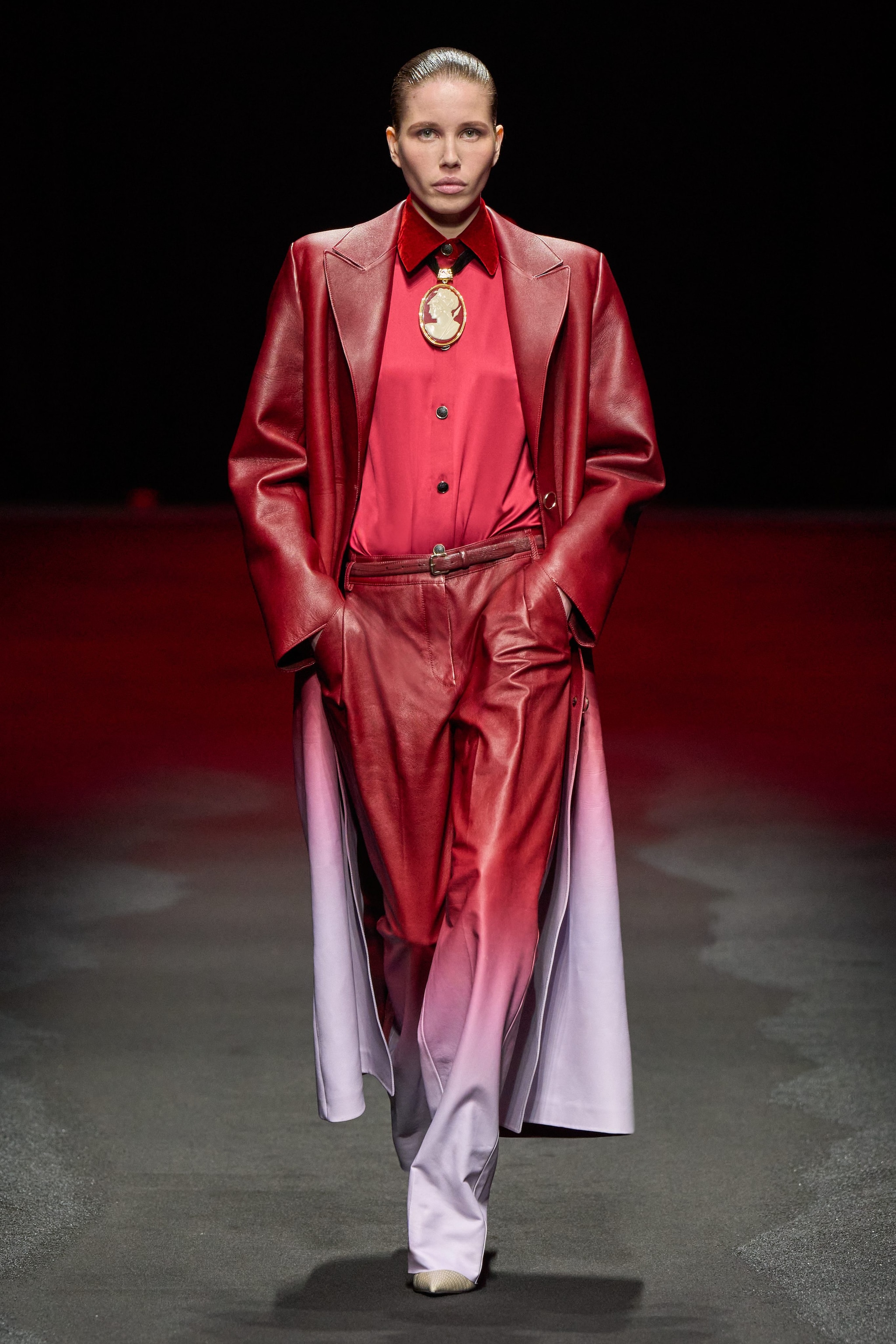 Sfumature di rosso nei look di Roberto Cavalli