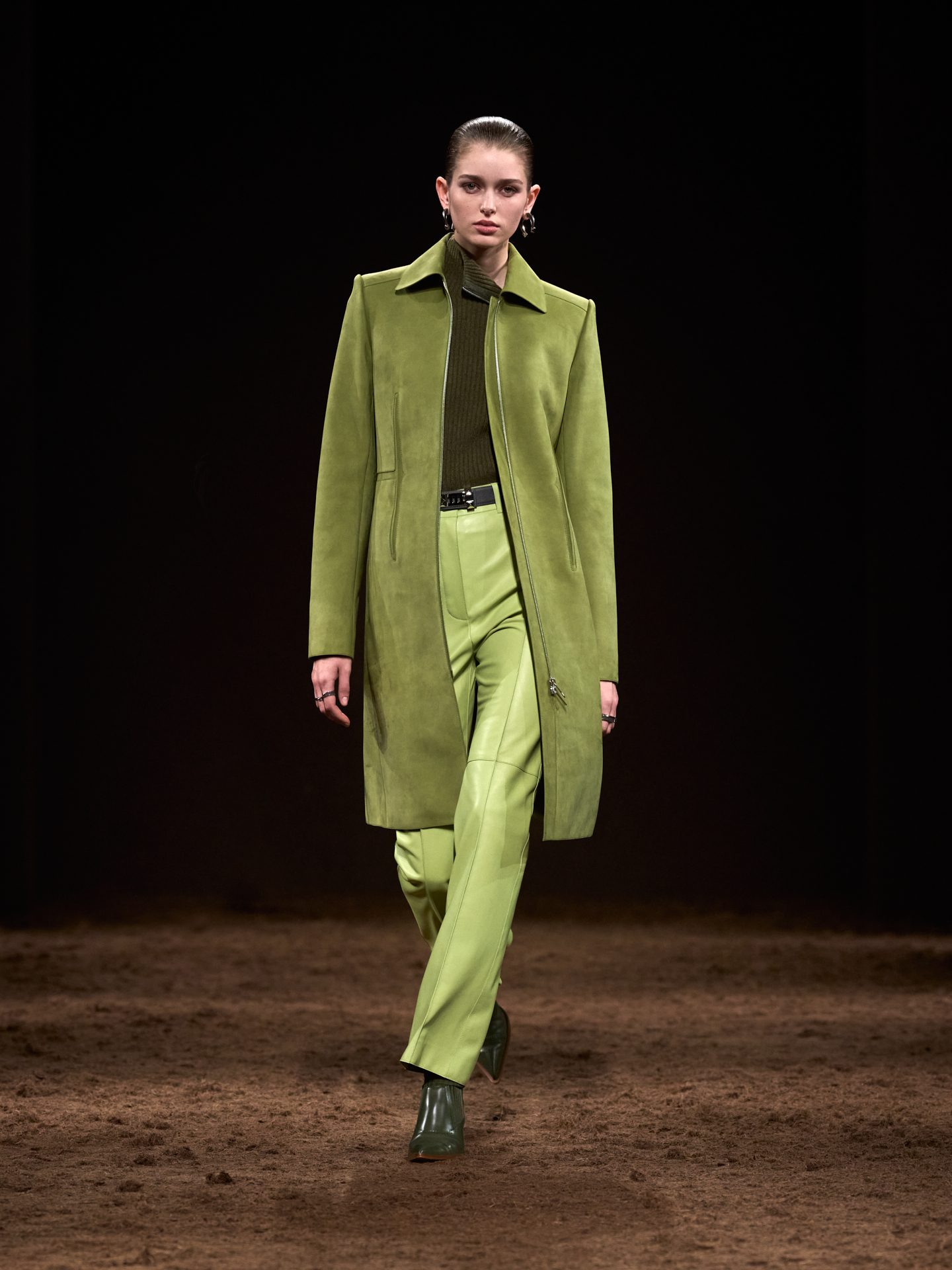 Un look con sfumature di verde firmato Hermes