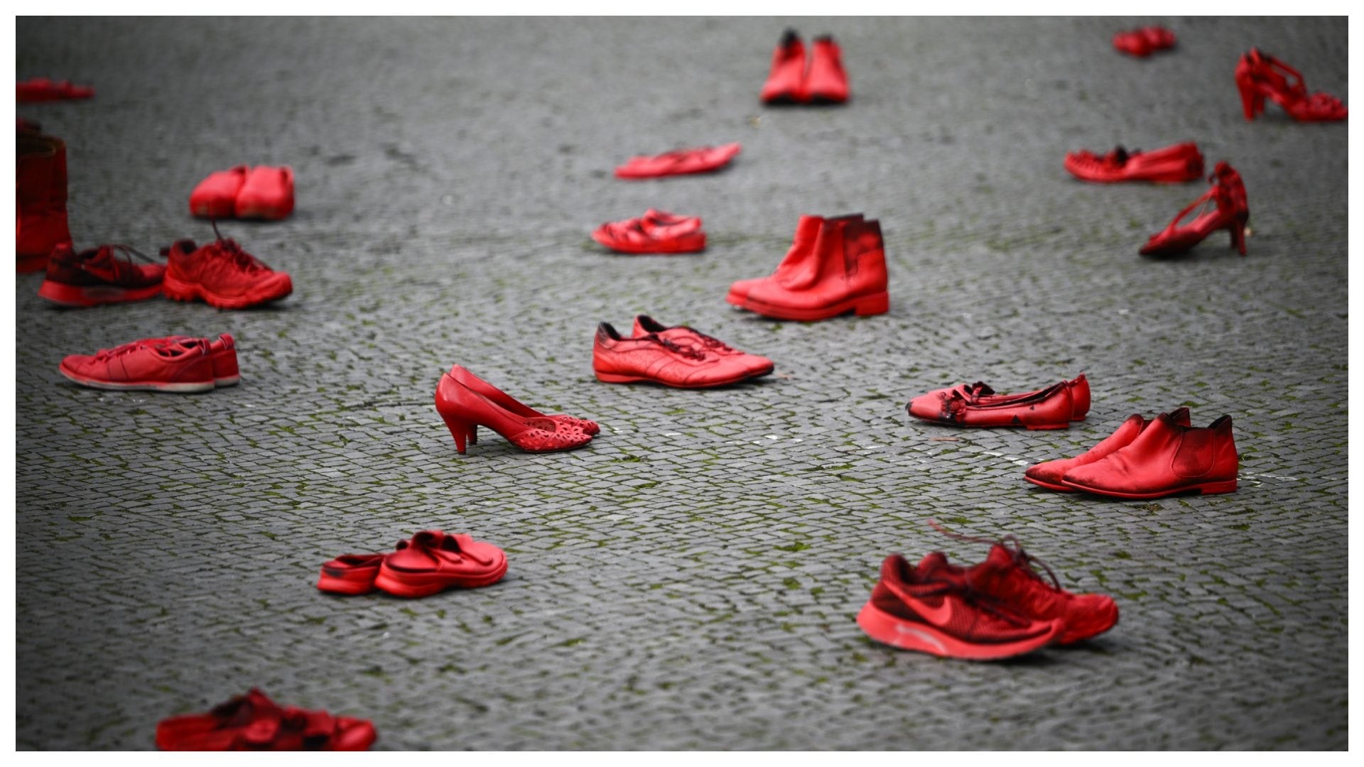 Perché le scarpe rosse sono il simbolo del 25 novembre, la giornata contro la violenza sulle donne