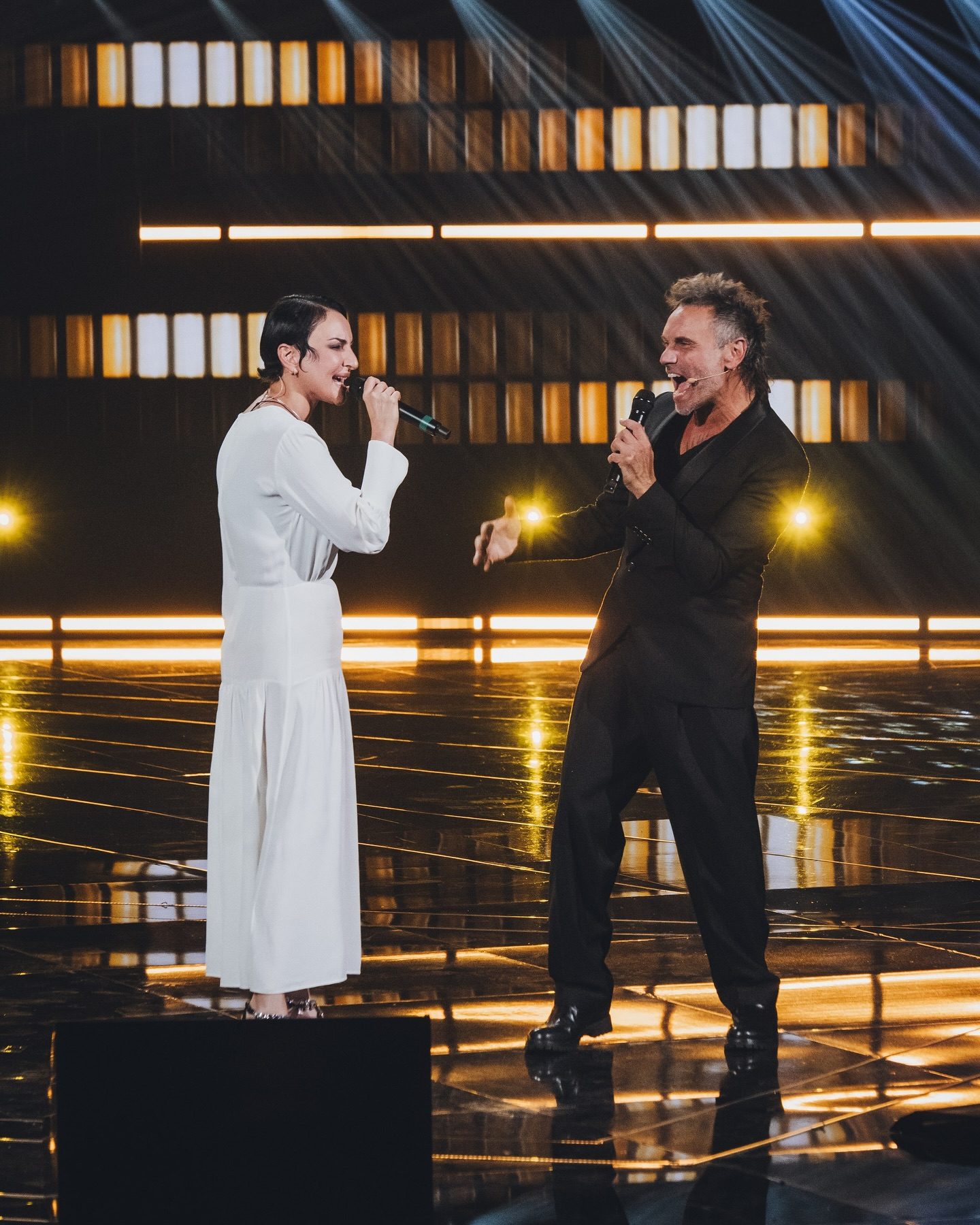 Il candido look di Arisa