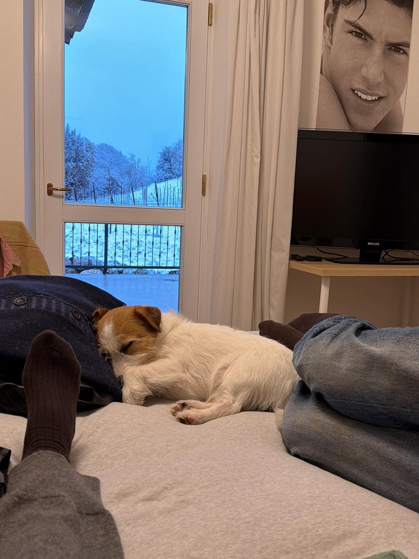 La camera da letto con la vecchia foto di Ignazio