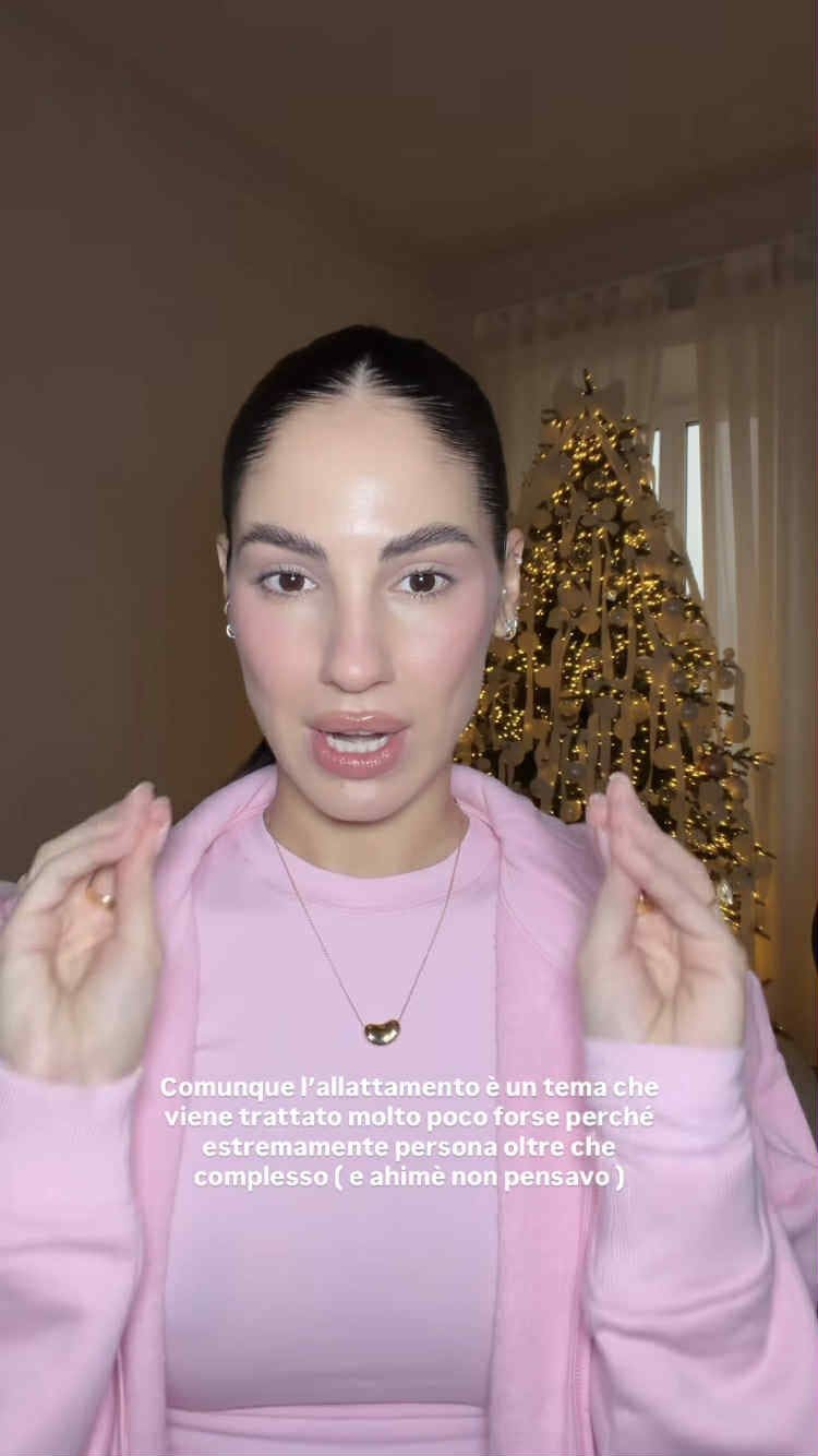 Giulia De Lellis mostra l’albero di Natale