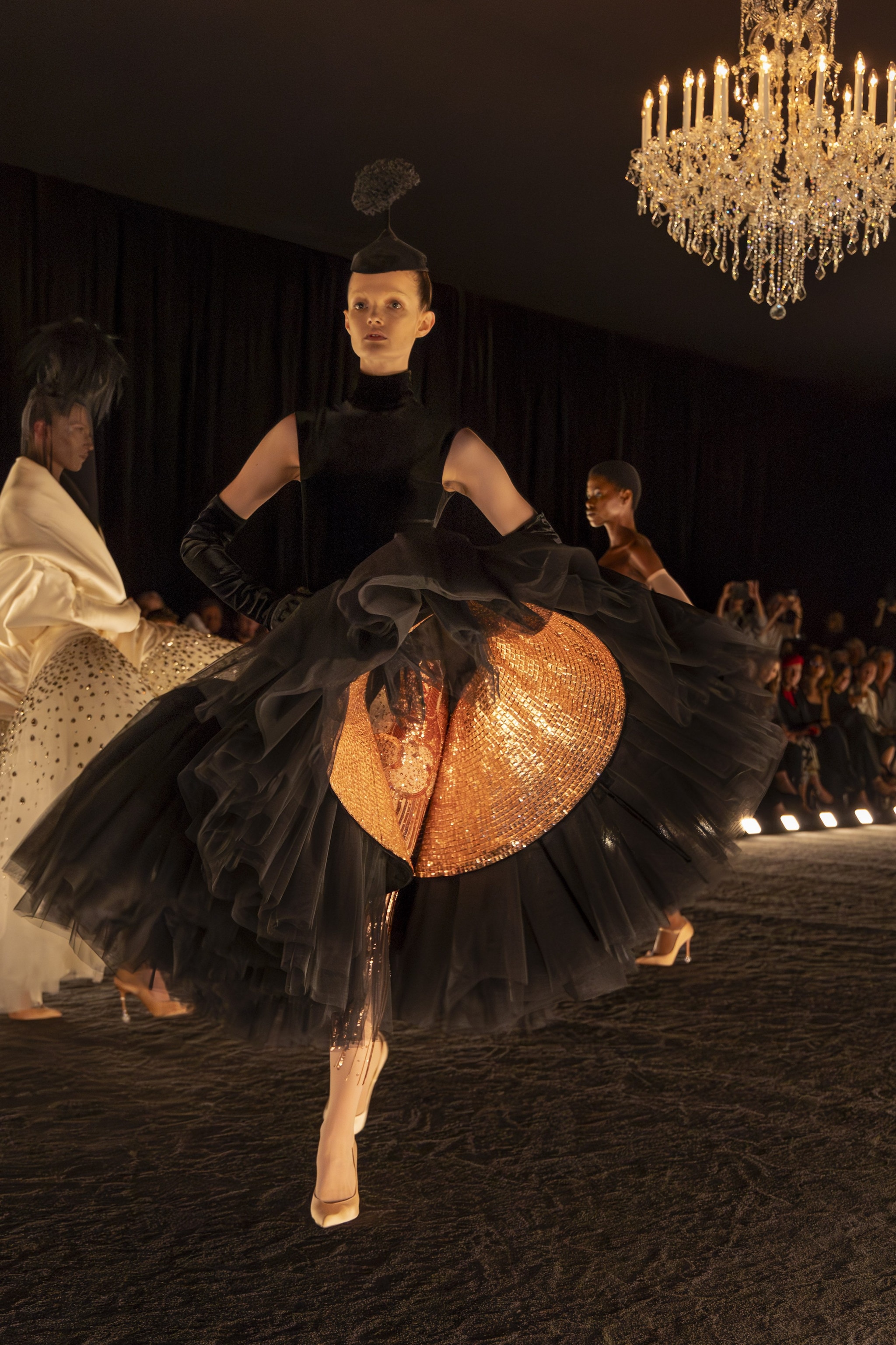 L’abito di Schiaparelli della collezione The Phoenix