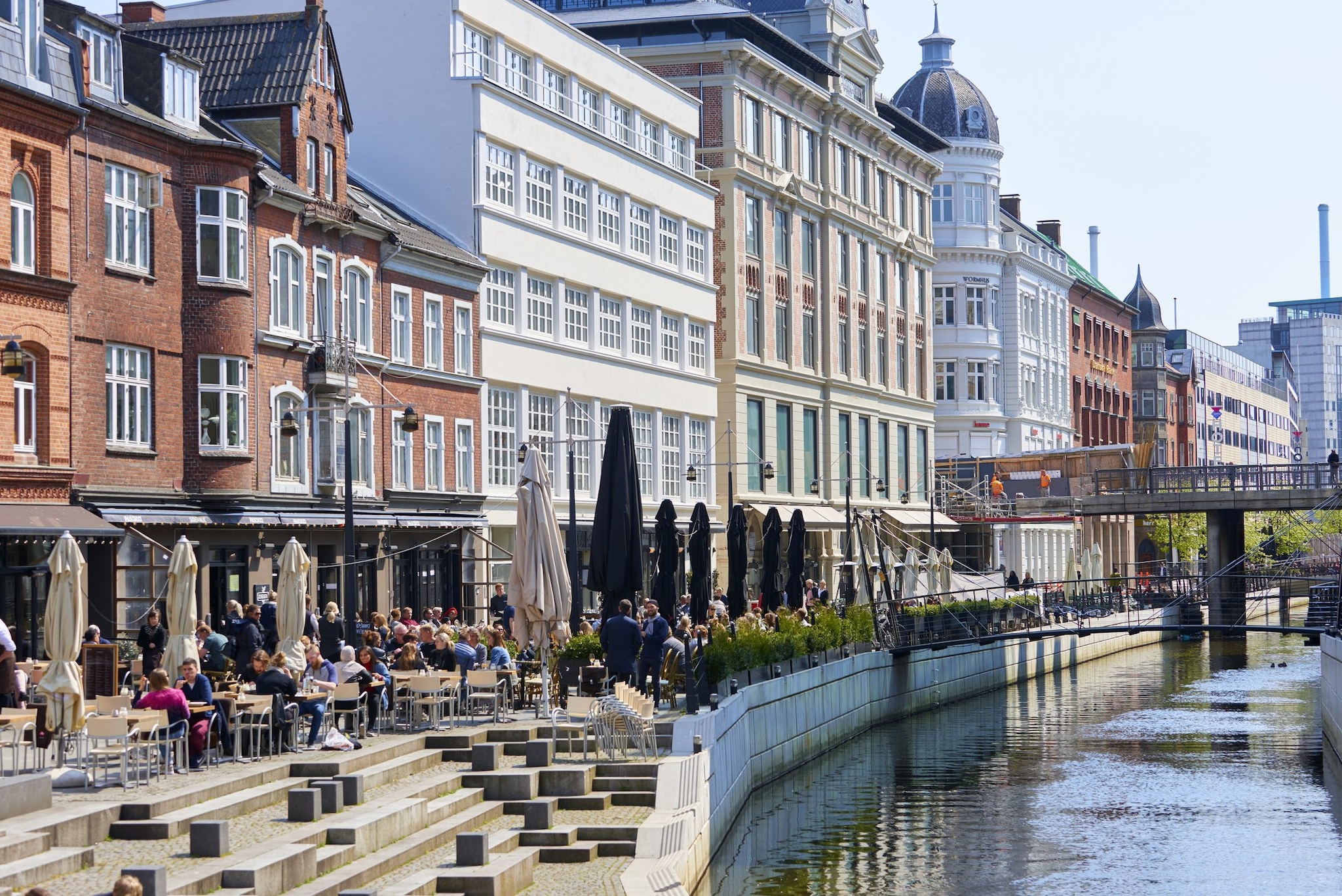 Famosa area caffetteria nel centro di Arhus