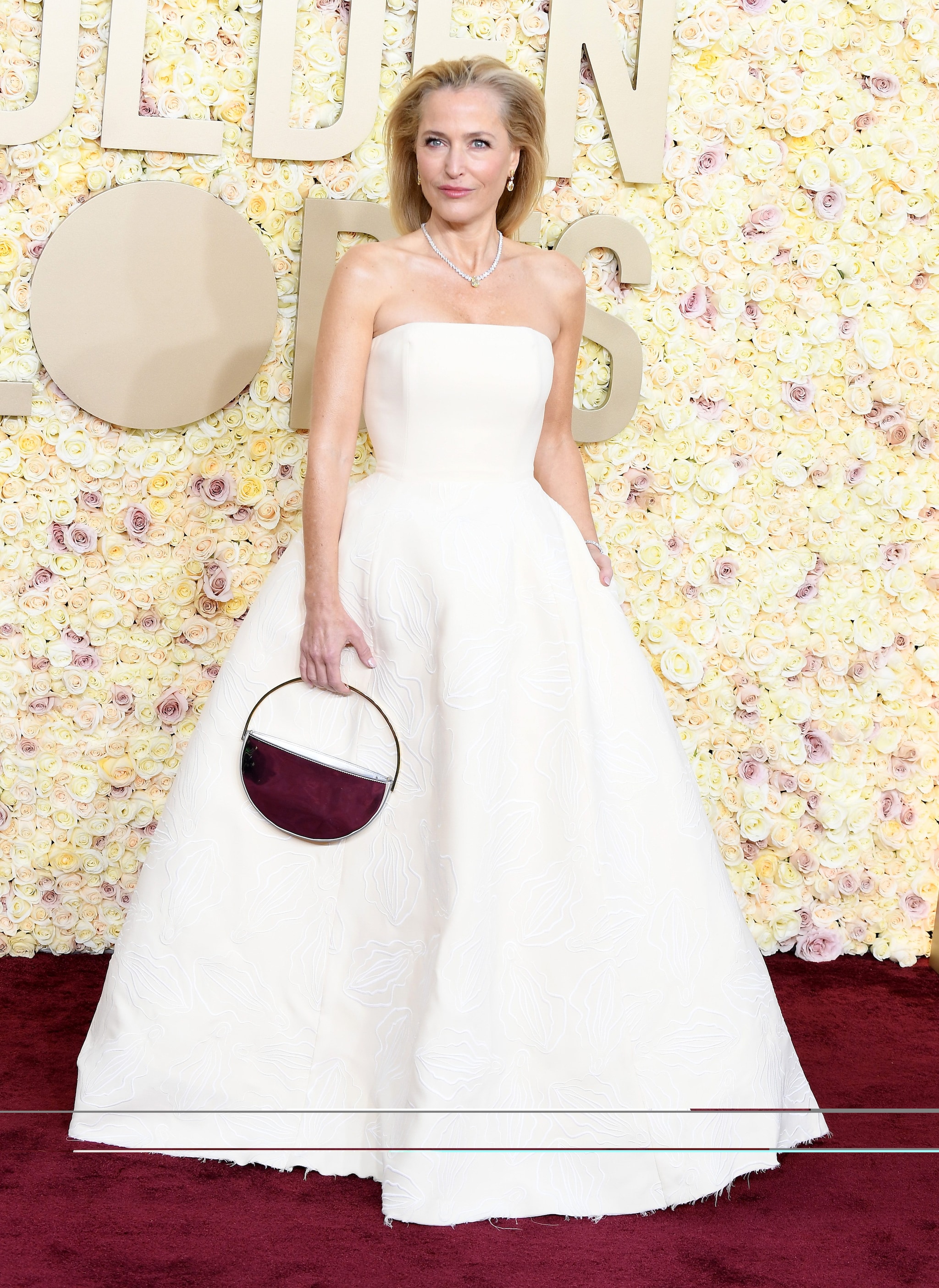 Gillian Anderson in Gabriela Hearst ai Golden Globe 2024