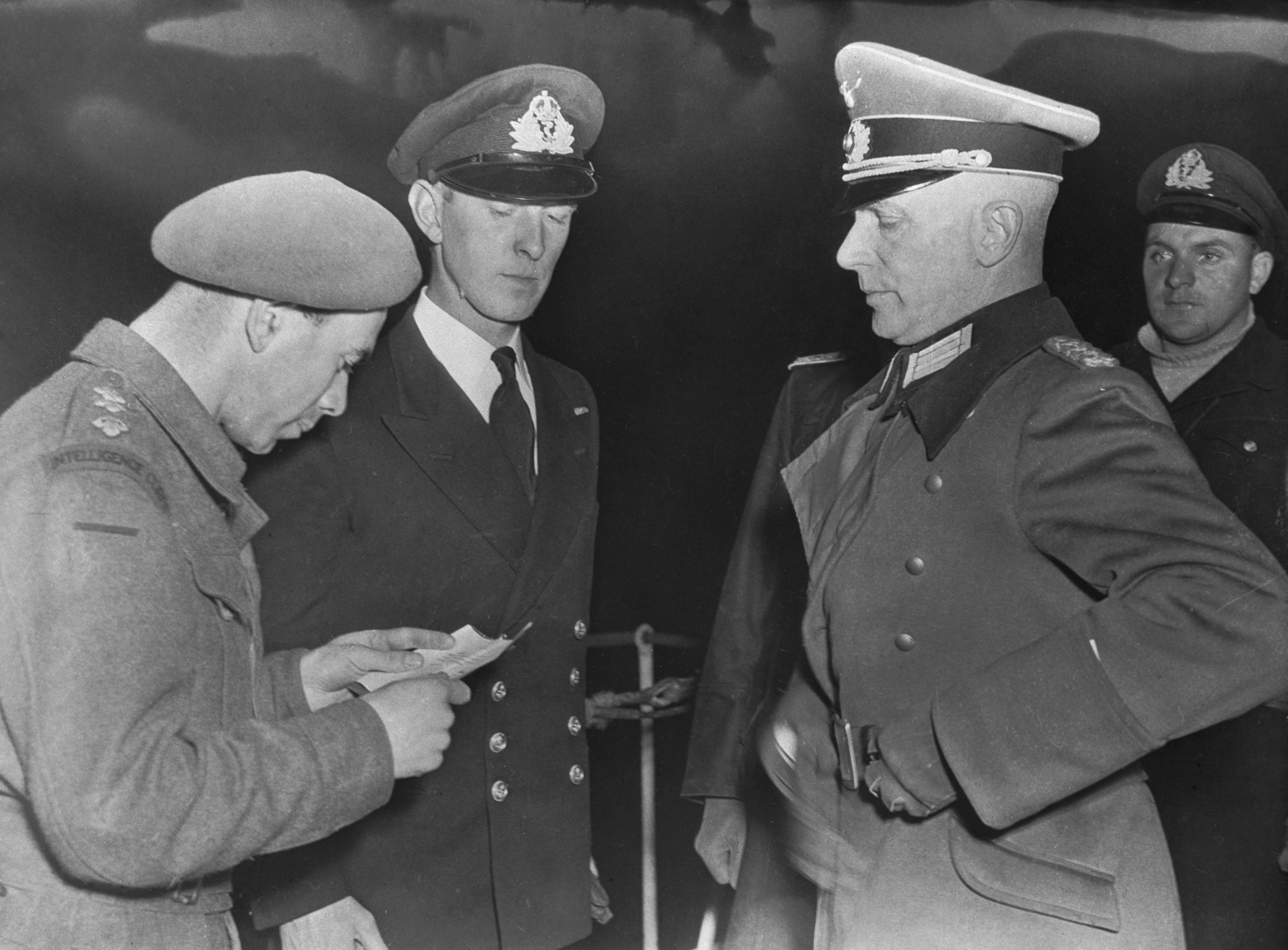 Il Generale Heine dell’esercito tedesco si arrende nelle acque di Guernsey