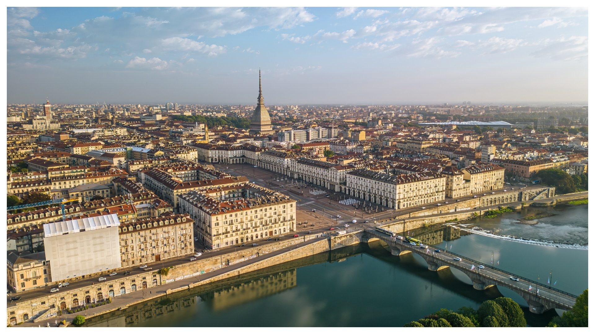 Dove si trova la piccola Parigi italiana, con caffè storici, viali alberati e architettura sabauda