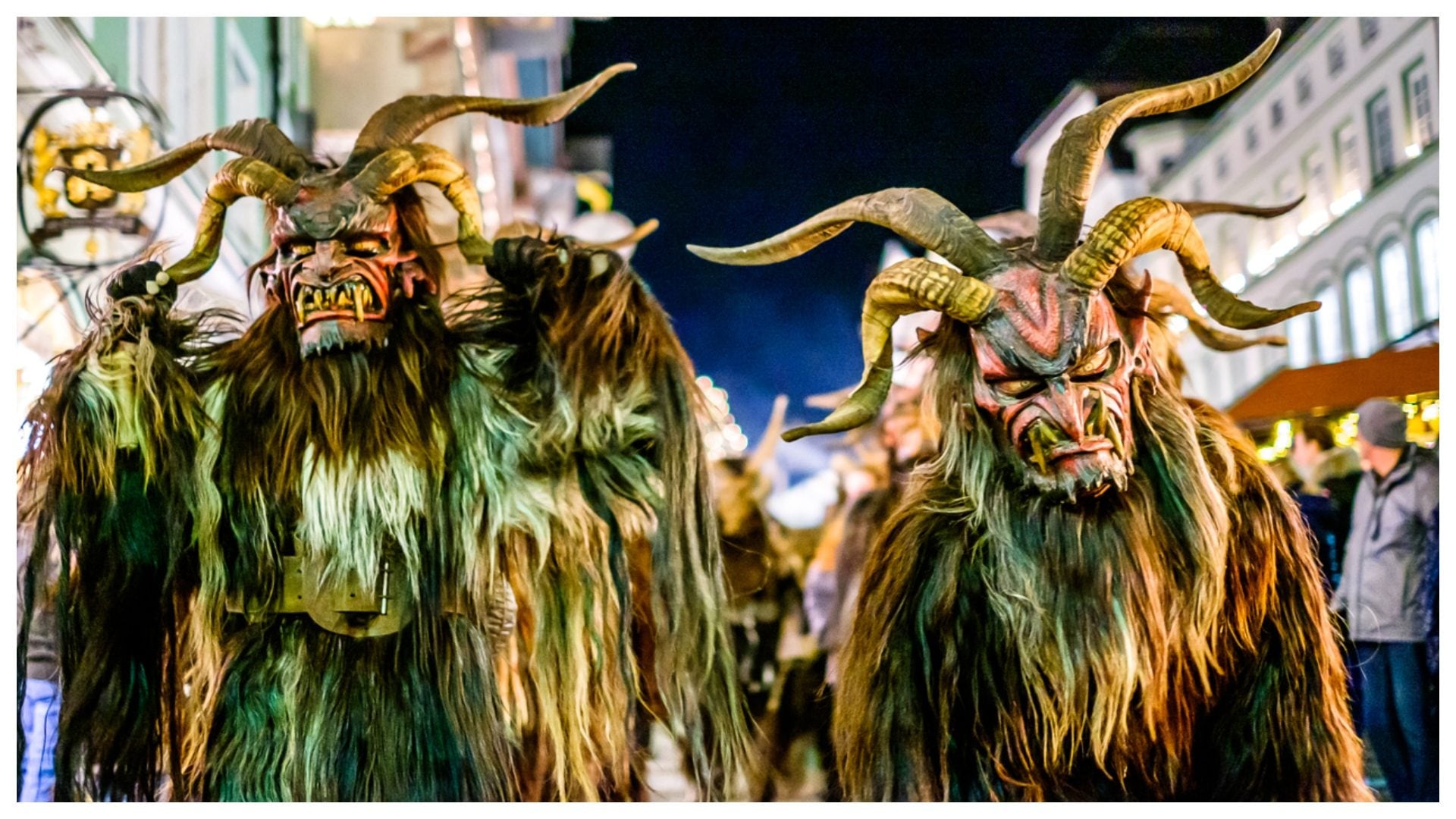Chi sono i Krampus, storia e tradizioni delle creature spaventose che accompagnano San Nicola