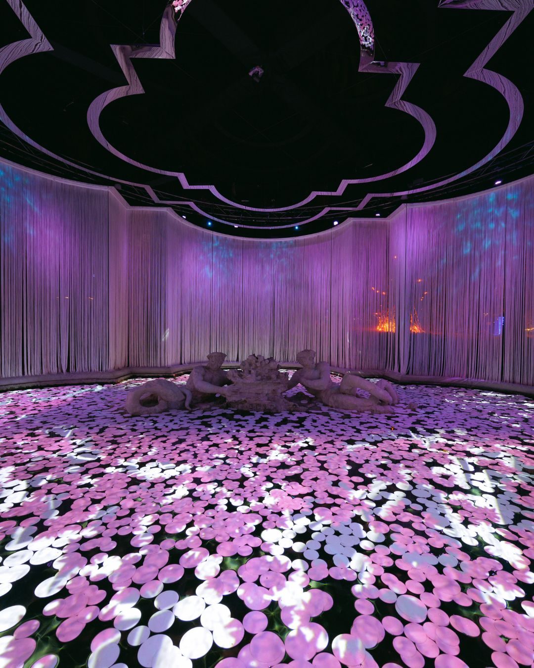 La Fontana dei Tritoni, Trame di Luce, Roma