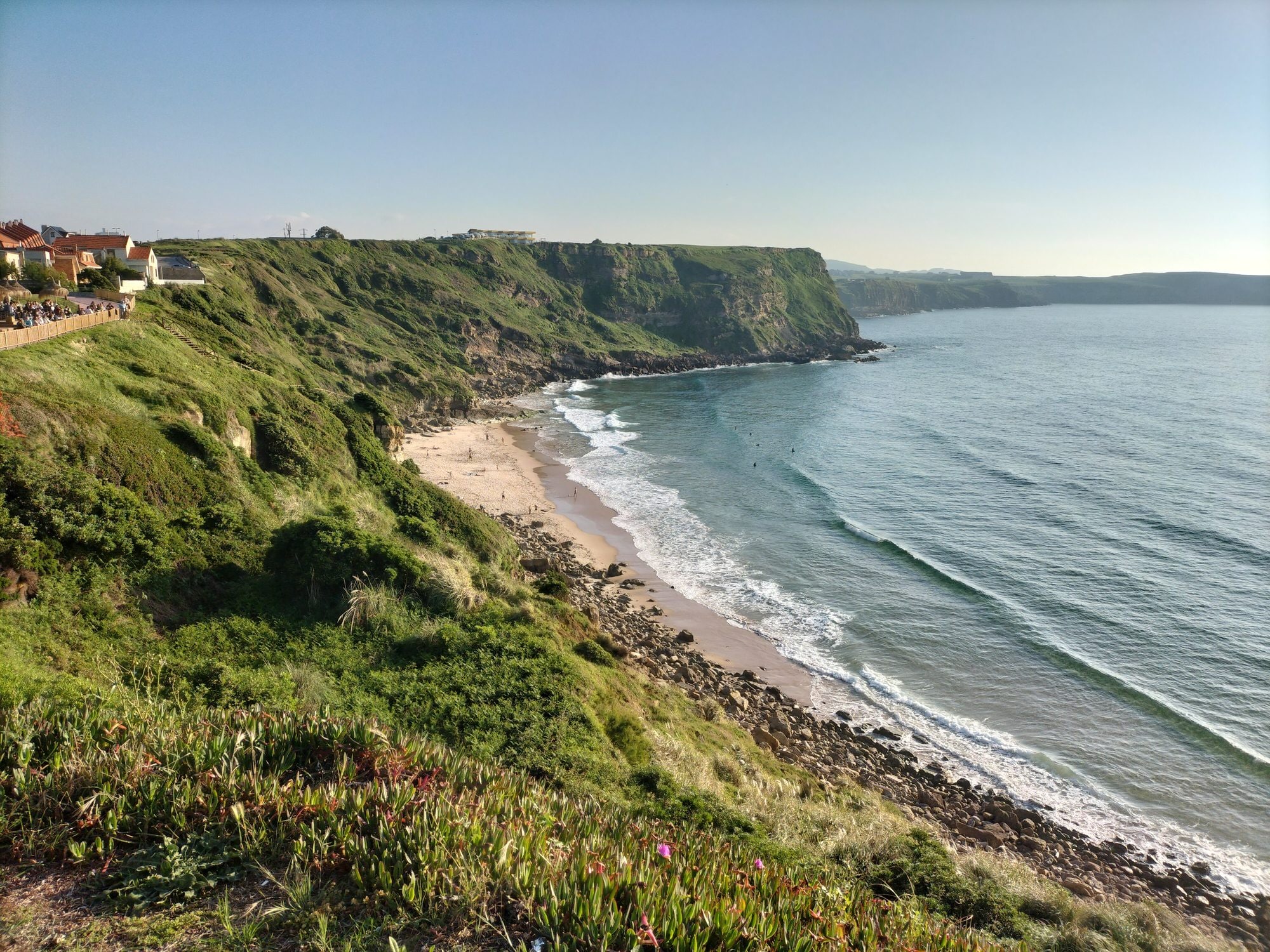 La spiaggia di Los Locos sulla costa di Suances, Cantabria