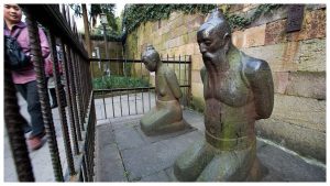 La statua più odiata della Cina: i turisti e il rituale dello schiaffo contro Qin Hui