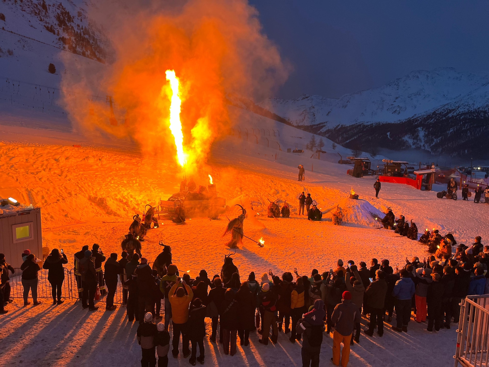 Lo spettacolo folkloristico dei Krampus della Val Senales, Alto Adige