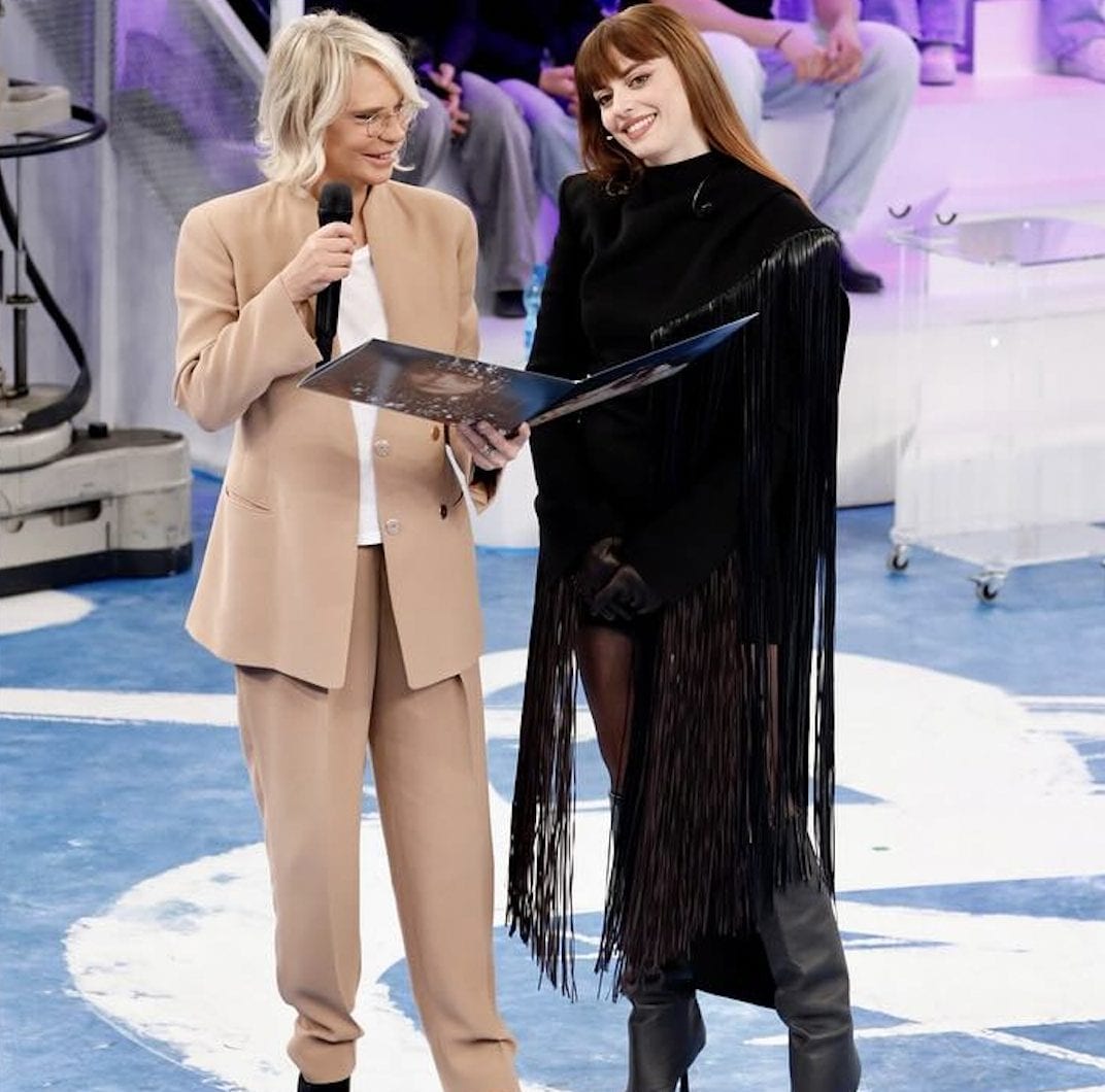 Il look cammello di Maria De Filippi