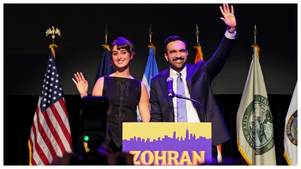 Zohran Mamdani e Rama Duwaji ad un evento per le recenti elezioni a New York