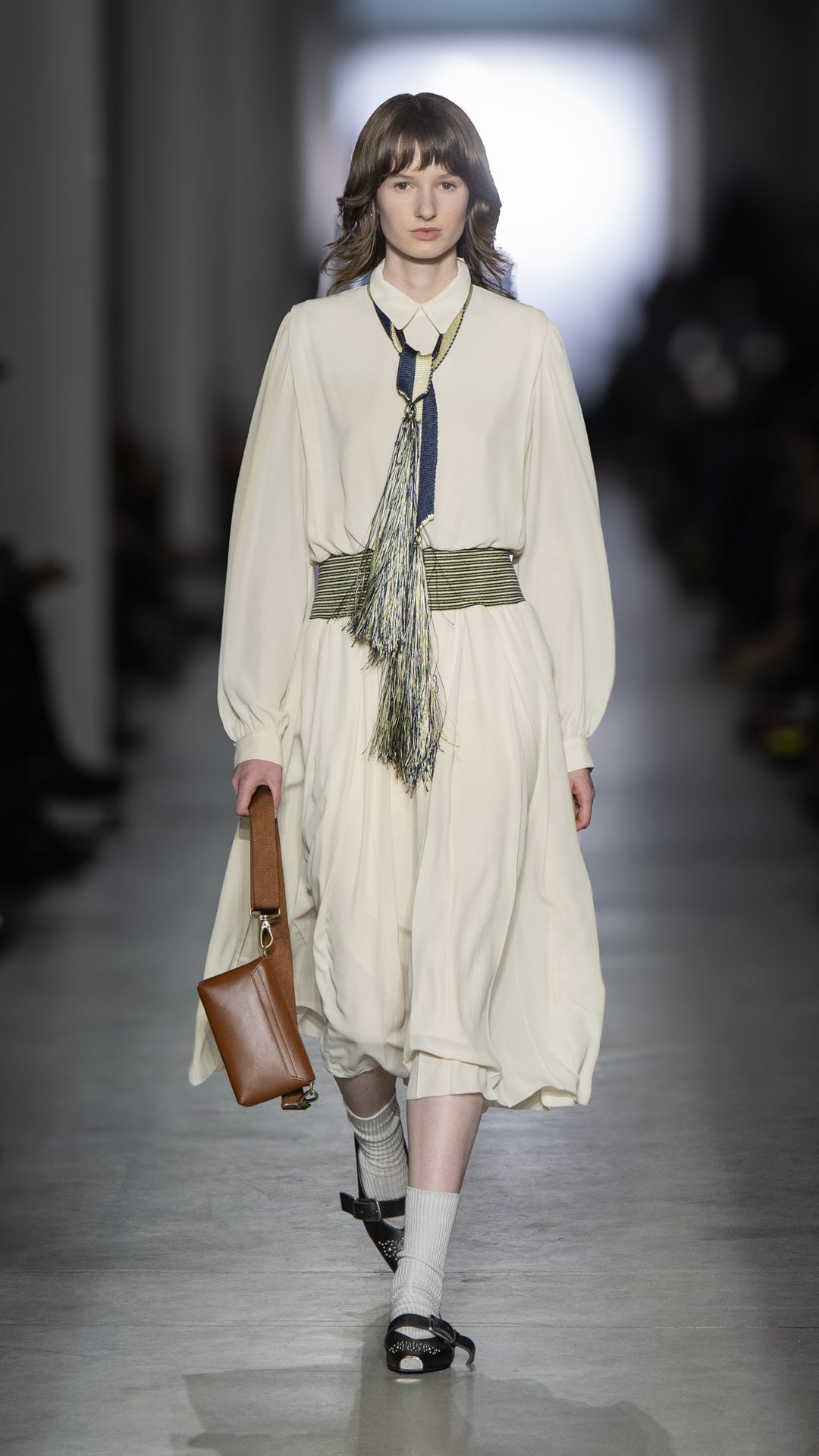 Un abito chemisier di Onitsuka Tiger