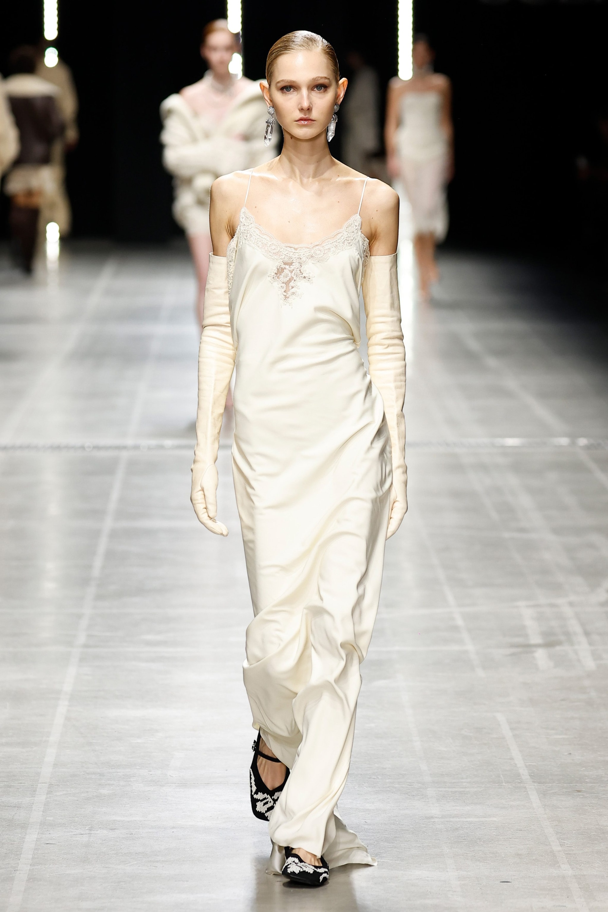 Slipdress con profili in pizzo di Ermanno Scervino
