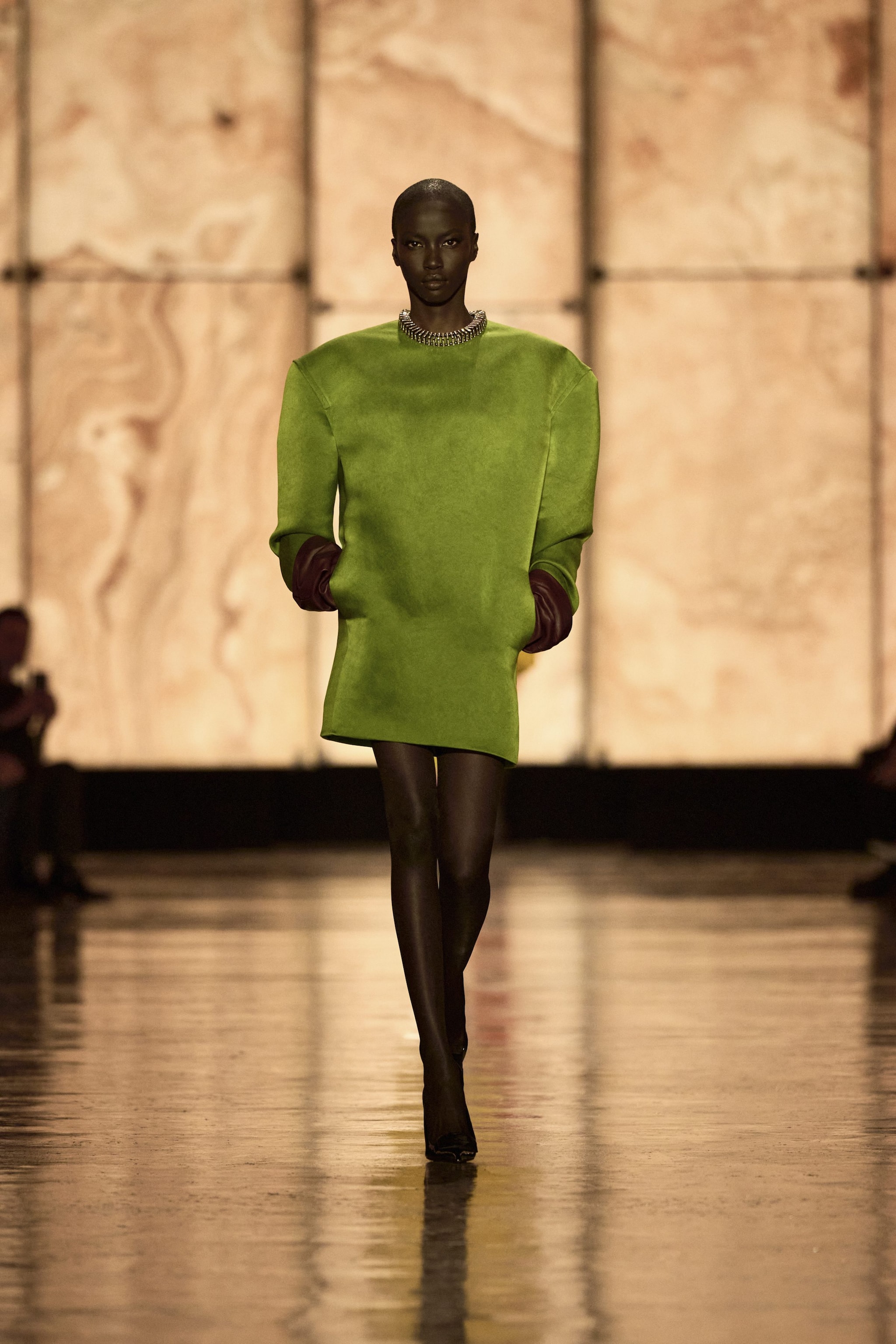 Mini dress con maxi spalle Saint Laurent