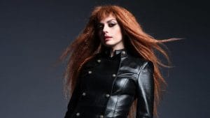 Il cambio look di Annalisa, coi capelli vaporosi extra long: è di nuovo frisé mania