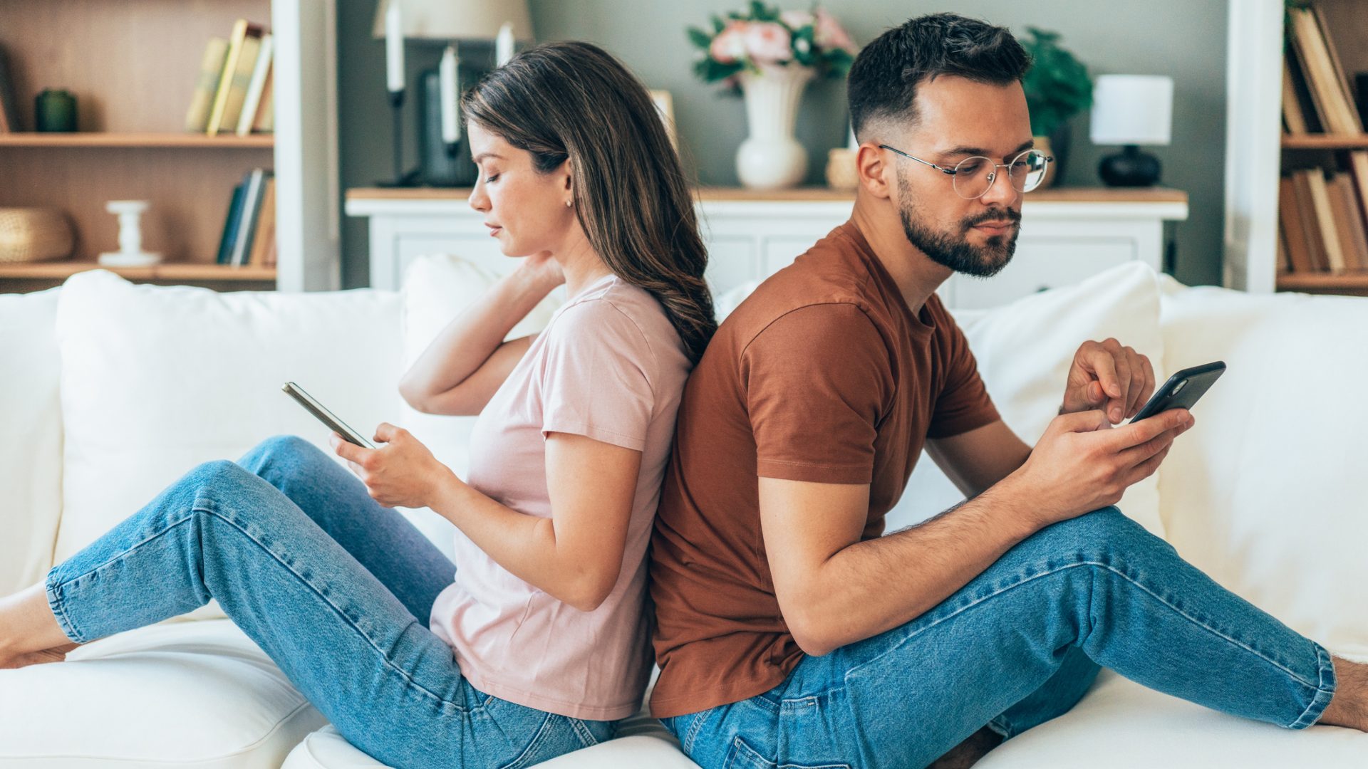 L'amore ai tempi delle app, chatfishing: dall'altra parte non risponde una persona ma l'IA