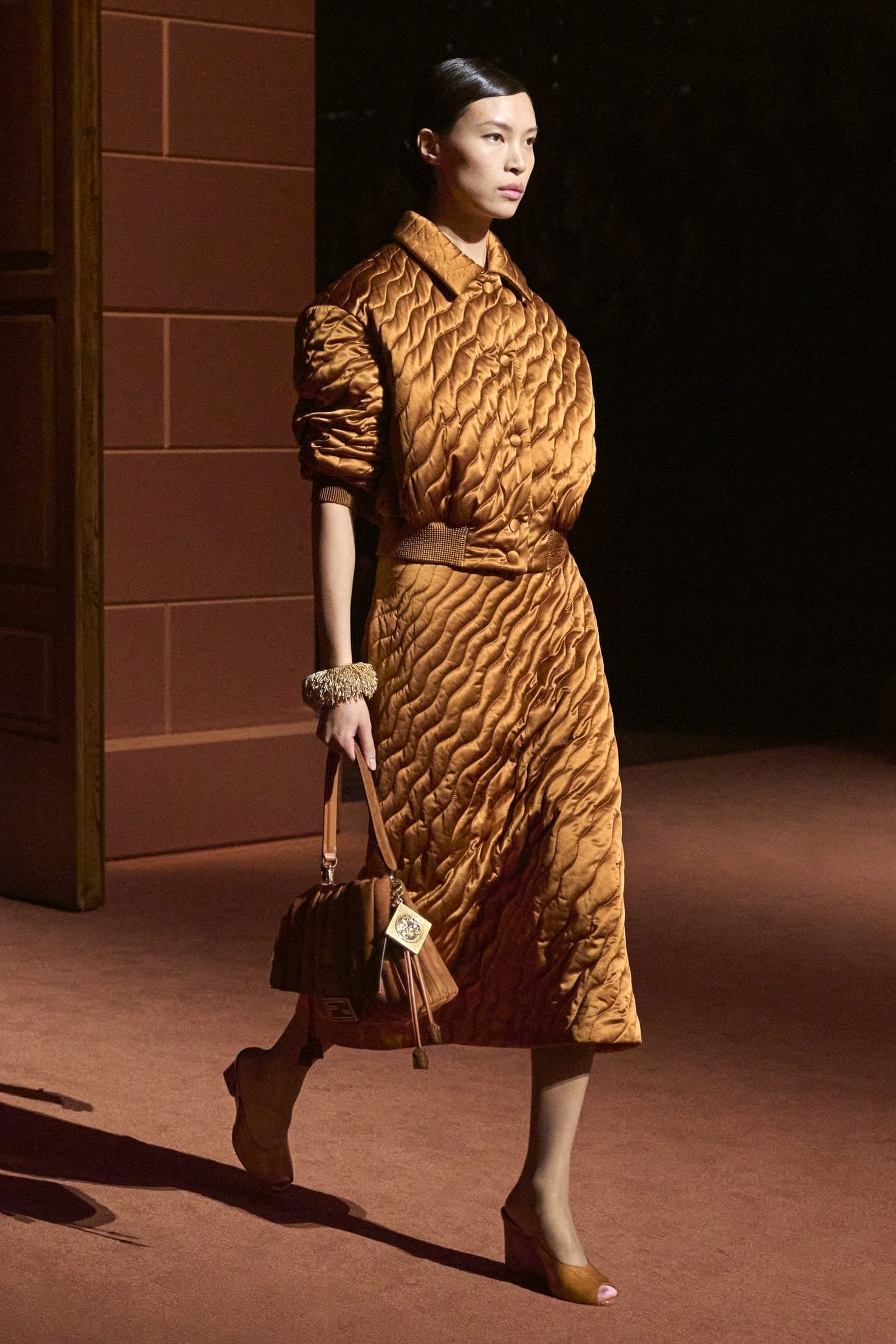 Completo in satin matelassé Fendi