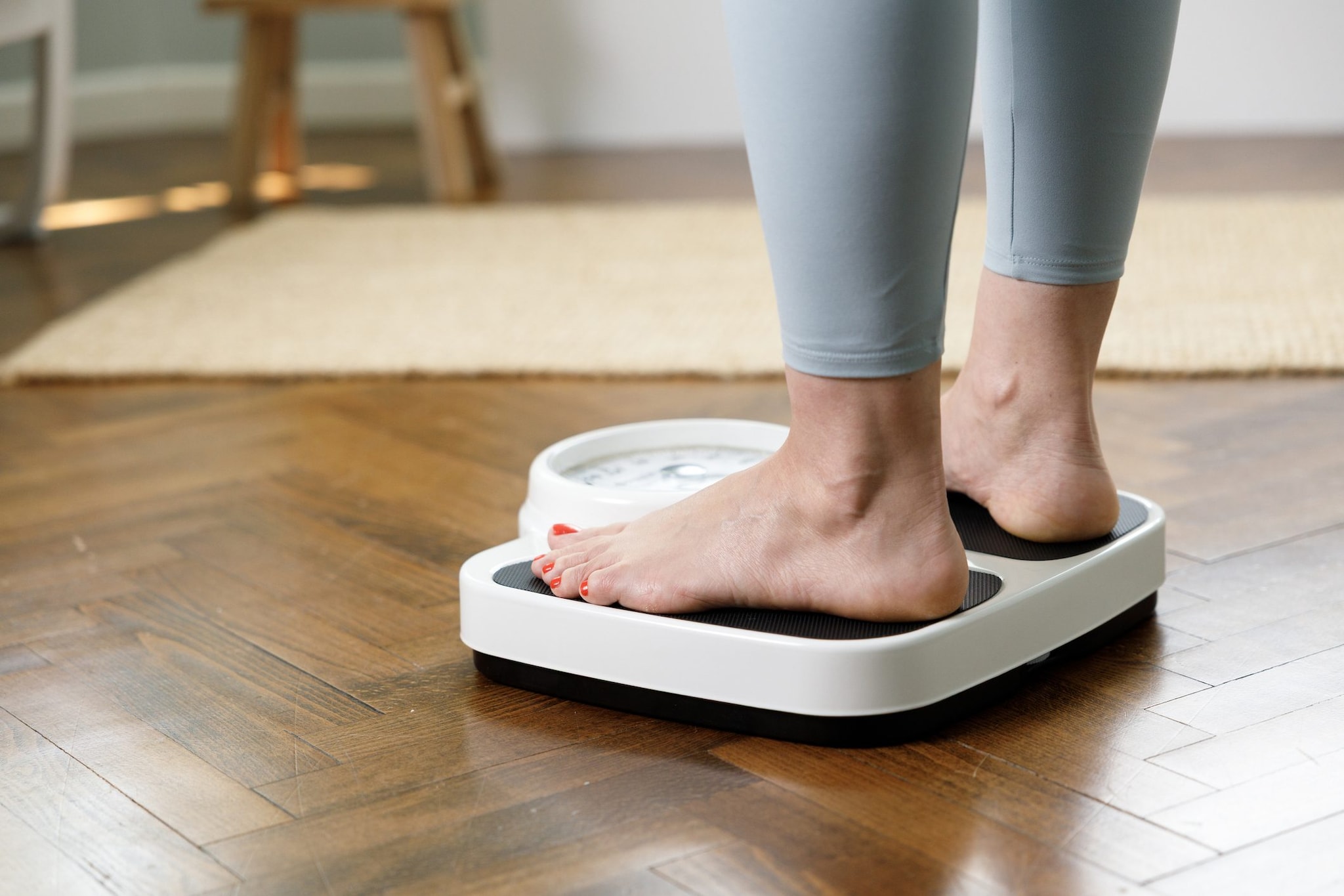 Come funziona la Dieta Kyminasi, la nutrizionista: "Non è la medaglietta a far dimagrire, nessuna prova scientifica"