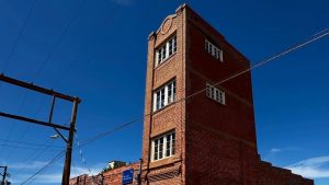 Il grattacielo più basso del mondo misura 12 metri ed è nato da un errore di "interpretazione"