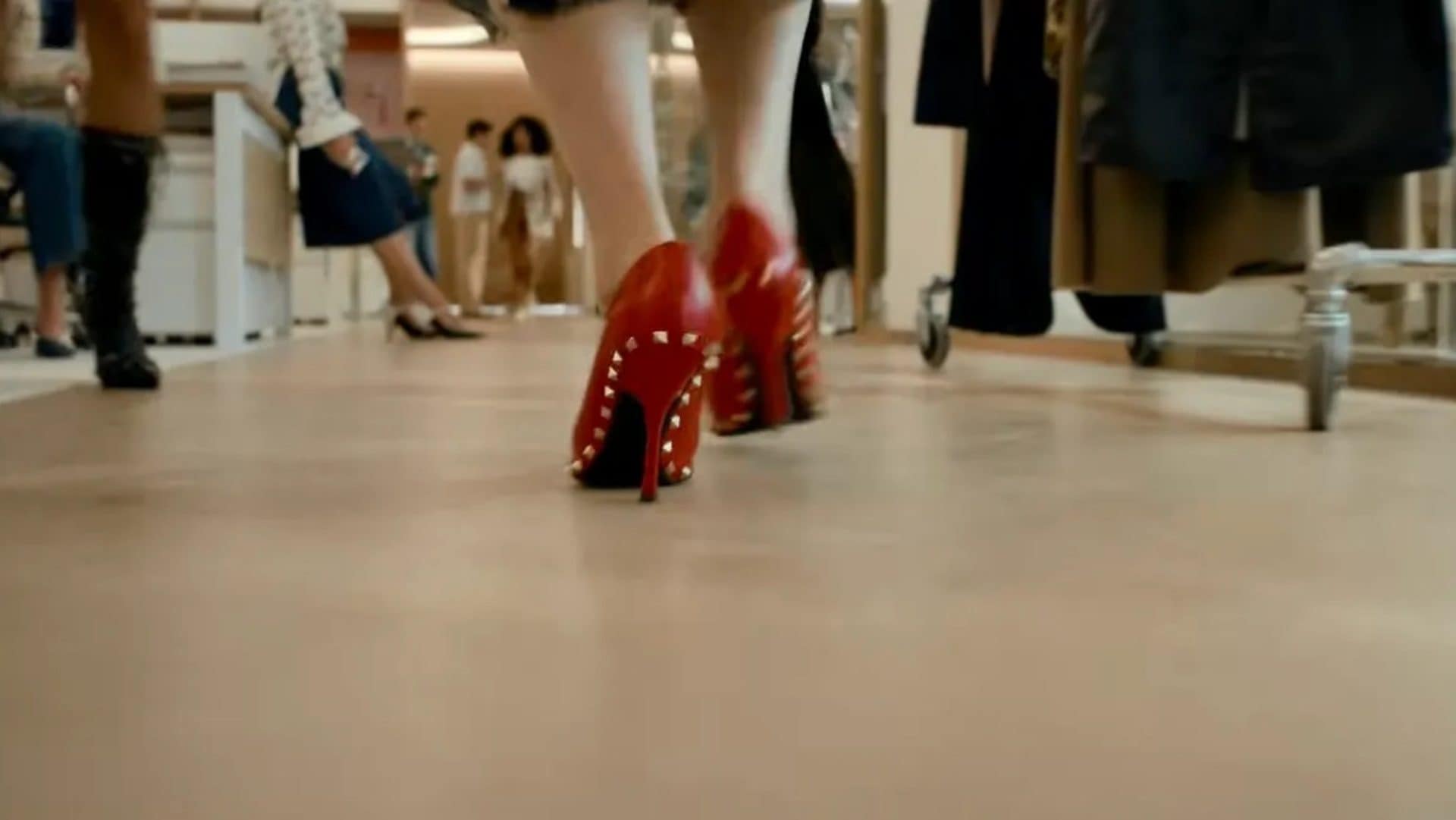 Perché nel primo trailer de Il Diavolo veste Prada 2 Miranda Priestly indossa le scarpe rosse borchiate