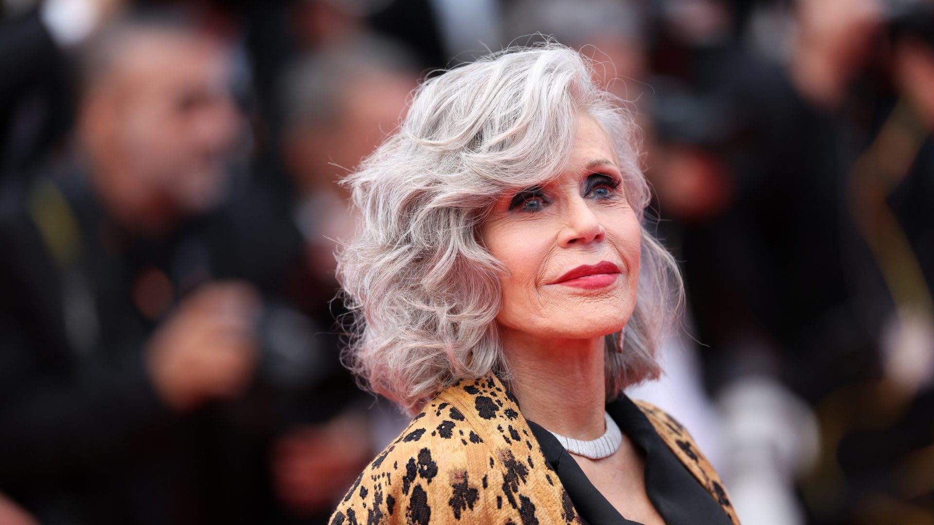 I tagli di tendenza per i capelli bianchi: le idee a cui ispirarsi per essere alla moda