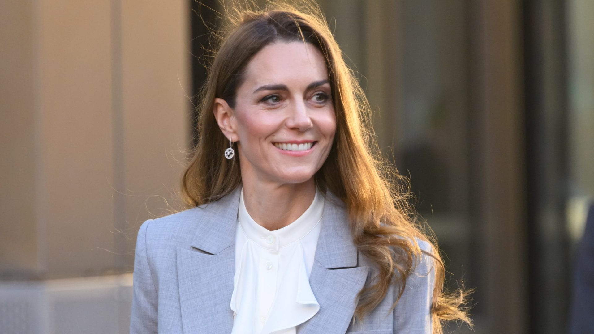 Perché la nuova camicia con le balze di Kate Middleton è un omaggio a Lady Diana