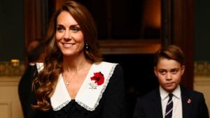 Perché Kate Middleton indossa un papavero rosso