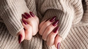 Unghie inverno 2025: i colori di tendenza e le manicure a cui ispirarsi